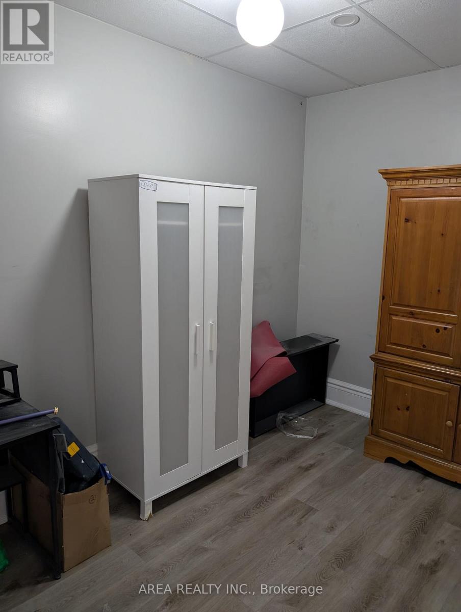 152 Gray Road, Hamilton, Ontario L8G 3V2 - Photo 7 - X12526322