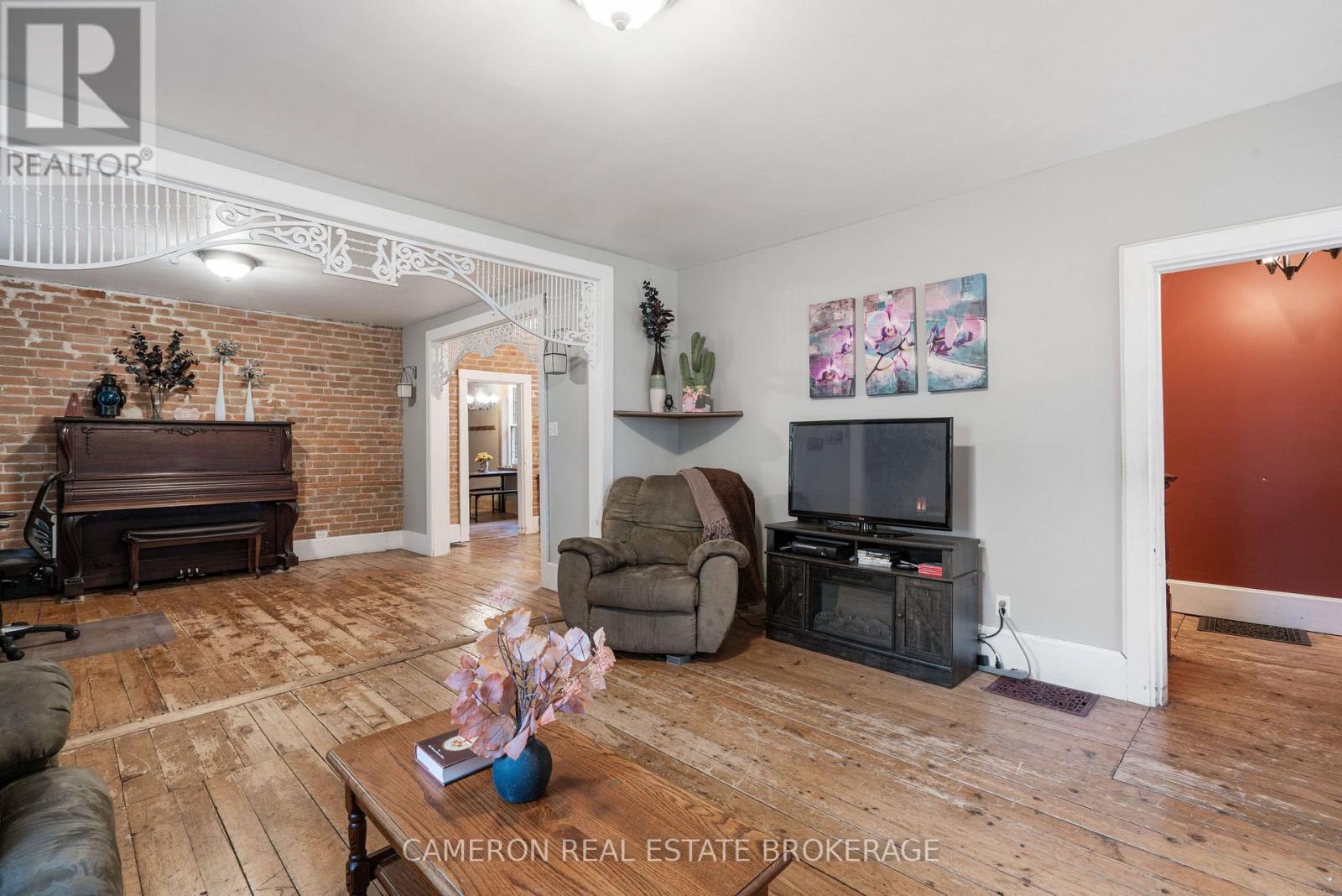 37 Duncan Street, South Glengarry, Ontario K0C 1N0 - Photo 19 - X12526334