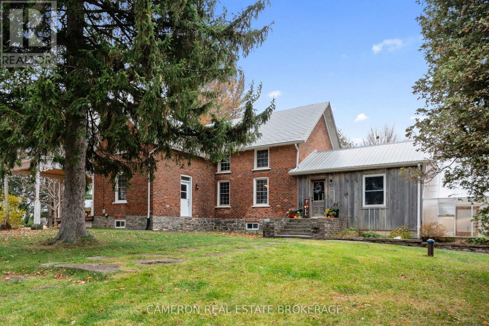 37 Duncan Street, South Glengarry, Ontario K0C 1N0 - Photo 2 - X12526334