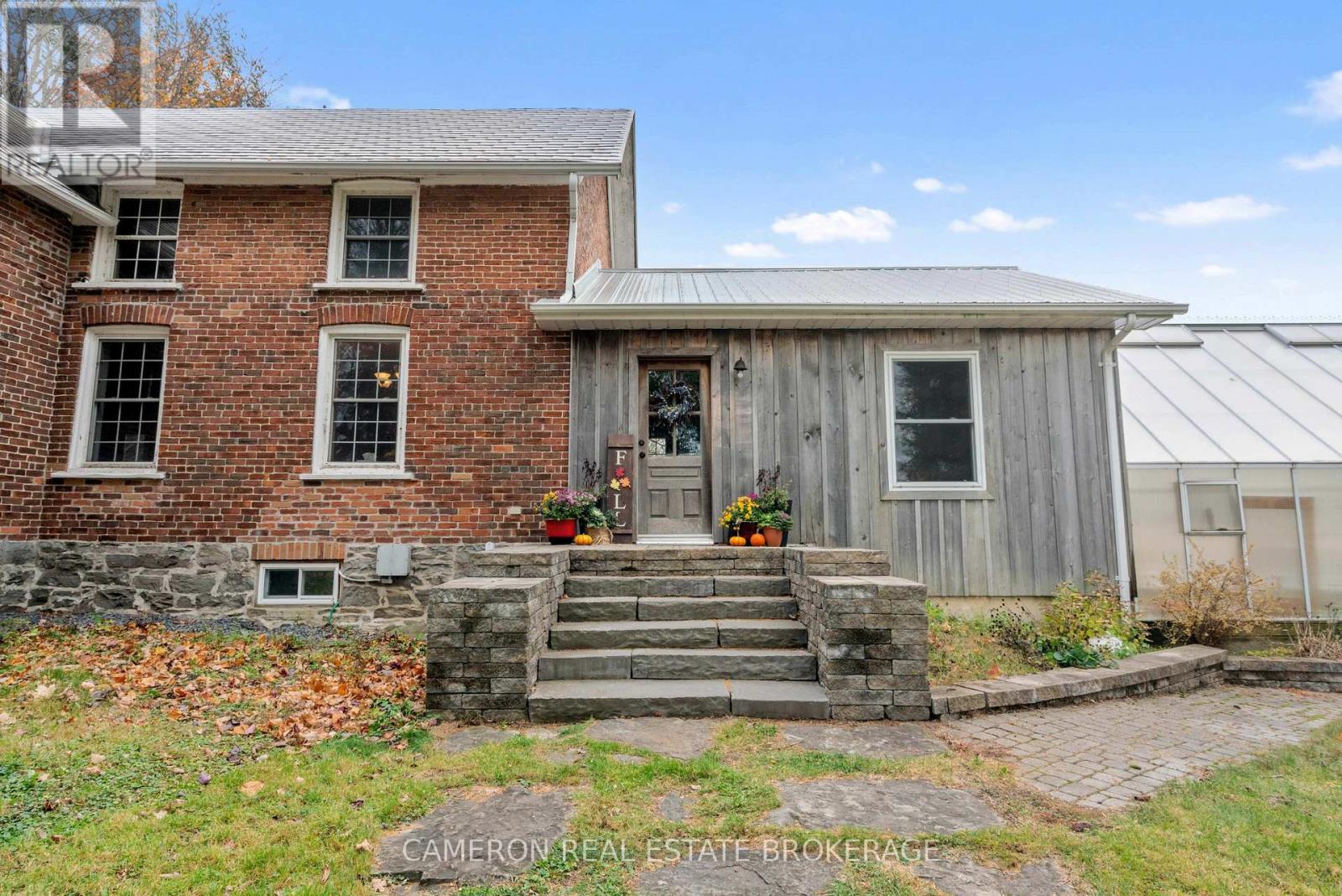 37 Duncan Street, South Glengarry, Ontario K0C 1N0 - Photo 3 - X12526334