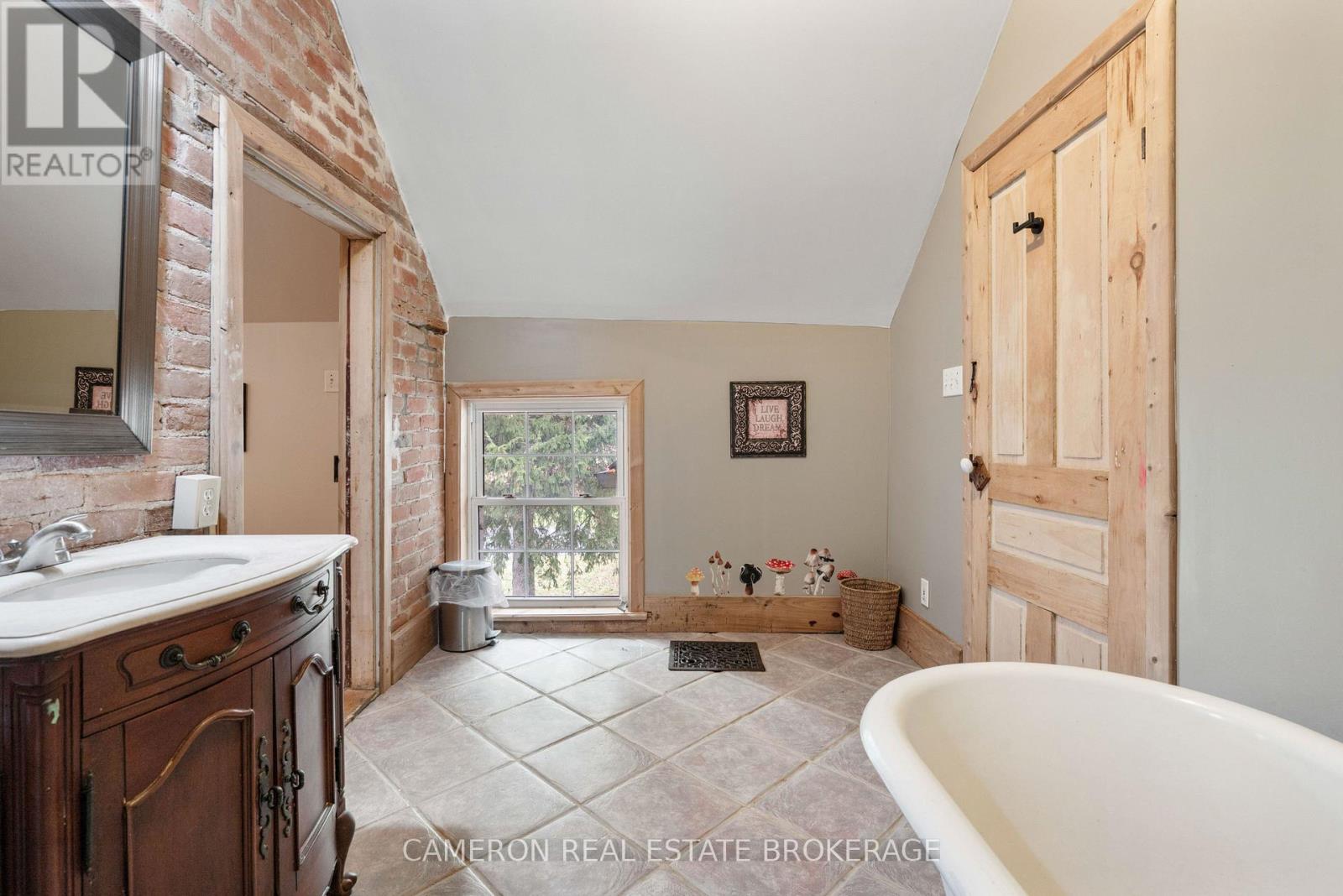 37 Duncan Street, South Glengarry, Ontario K0C 1N0 - Photo 35 - X12526334