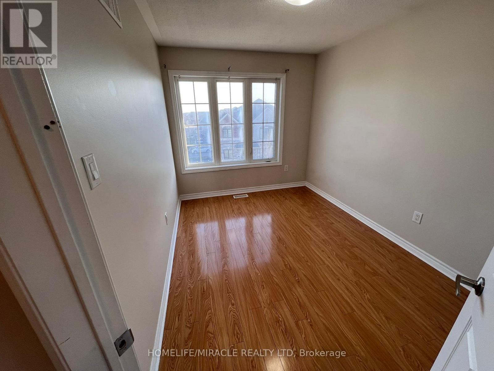 54 Agava Street, Brampton, Ontario  L7A 4S4 - Photo 11 - W12526352