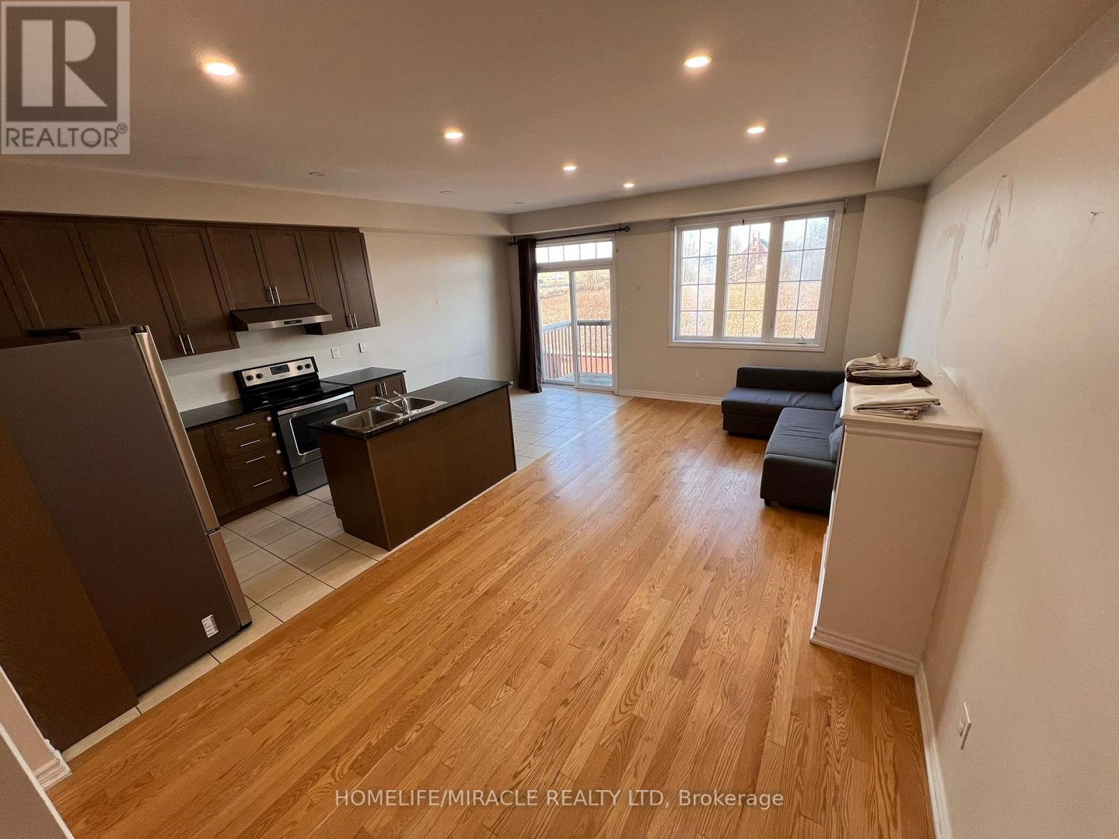 54 Agava Street, Brampton, Ontario  L7A 4S4 - Photo 3 - W12526352