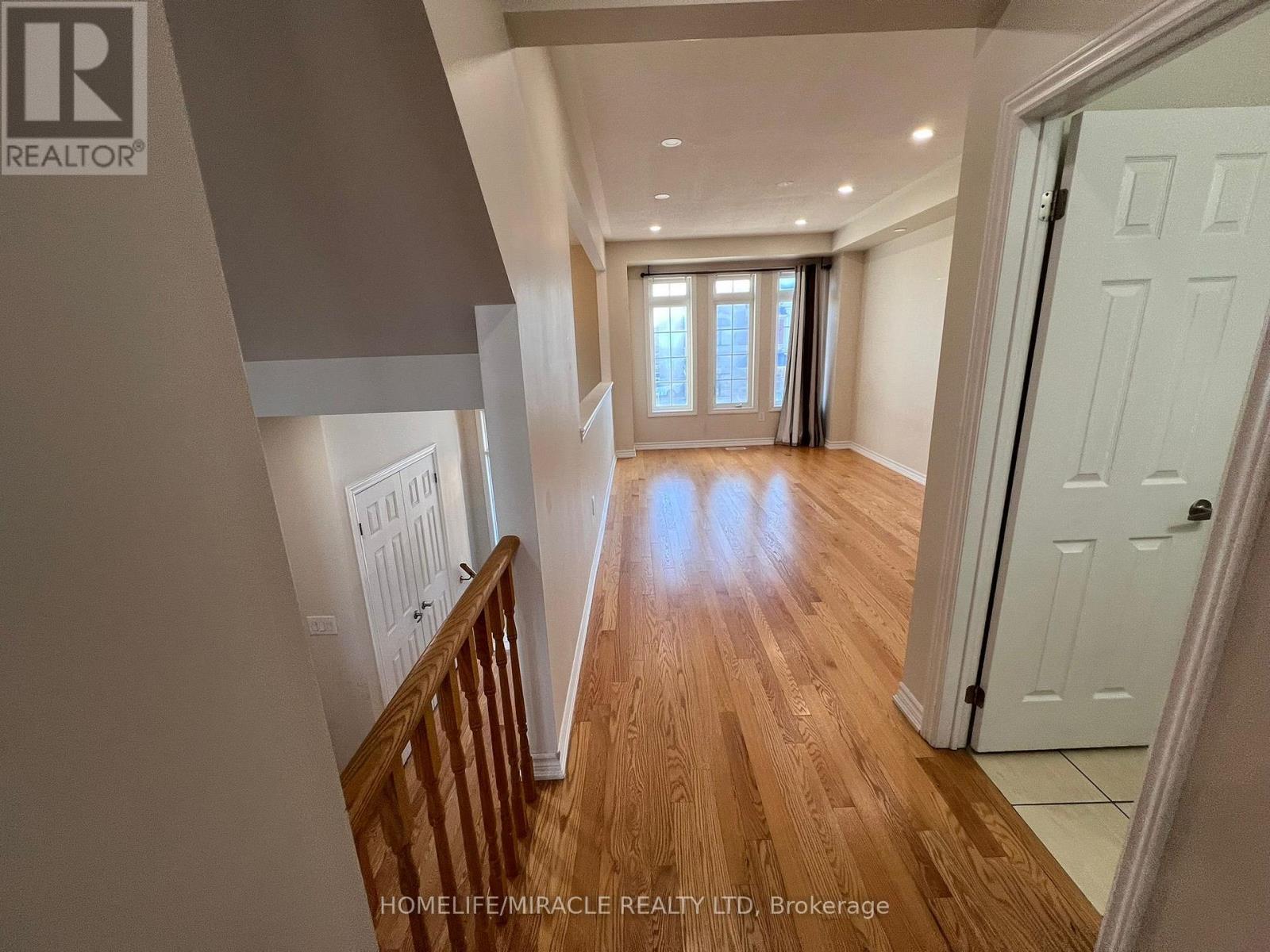 54 Agava Street, Brampton, Ontario  L7A 4S4 - Photo 4 - W12526352