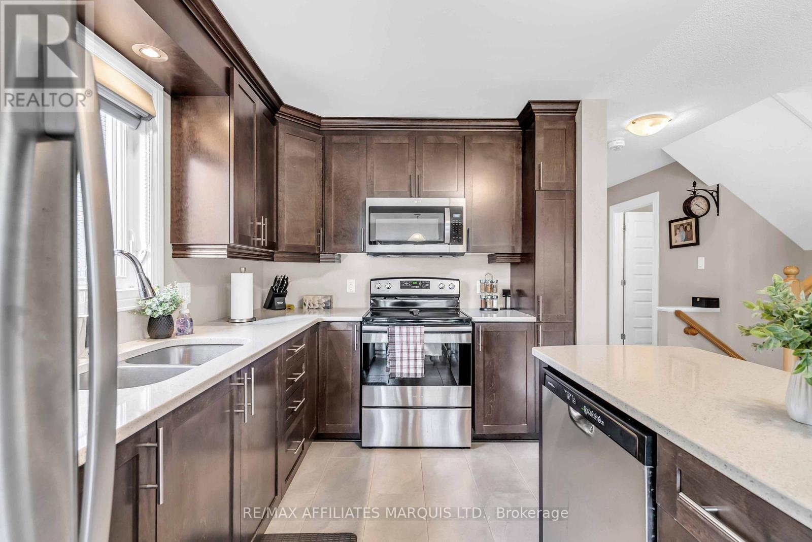 1101 Clement Court, Cornwall, Ontario  K6H 4N1 - Photo 4 - X12526368