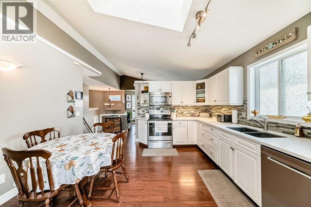 115 Sunridge Crescent Nw, Airdrie, Alberta  T4B 2G5 - Photo 3 - A2266060