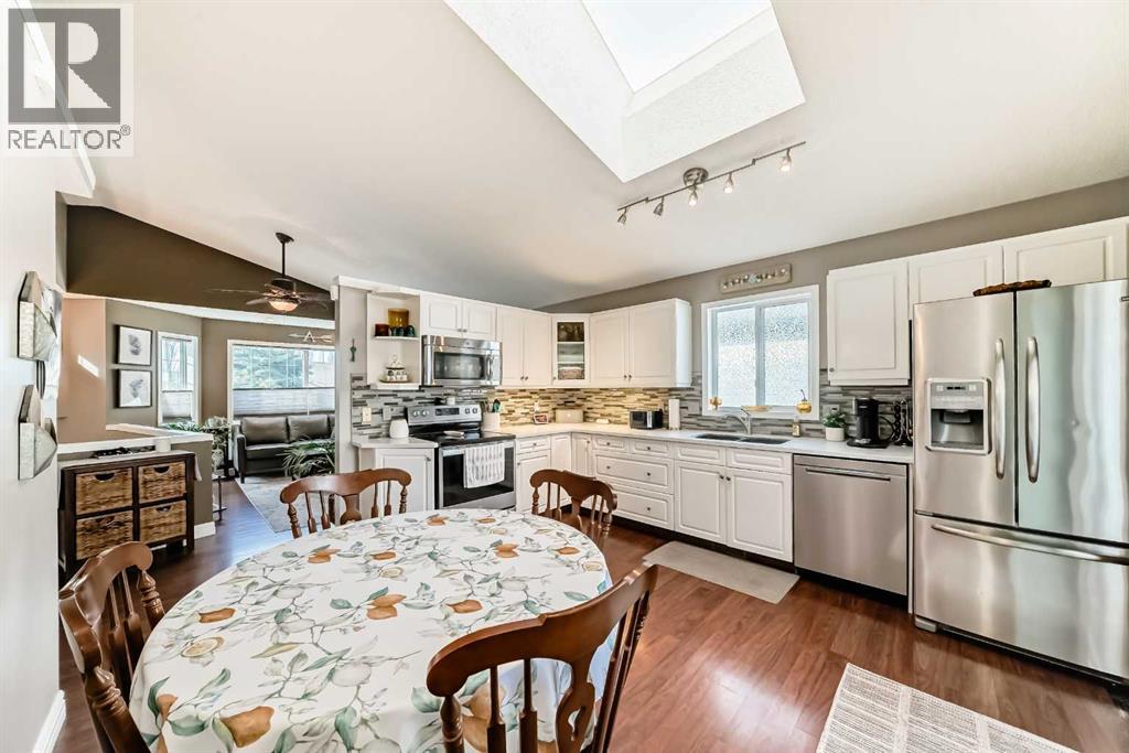 115 Sunridge Crescent Nw, Airdrie, Alberta  T4B 2G5 - Photo 4 - A2266060