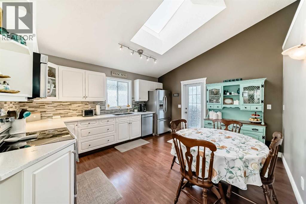 115 Sunridge Crescent Nw, Airdrie, Alberta  T4B 2G5 - Photo 5 - A2266060