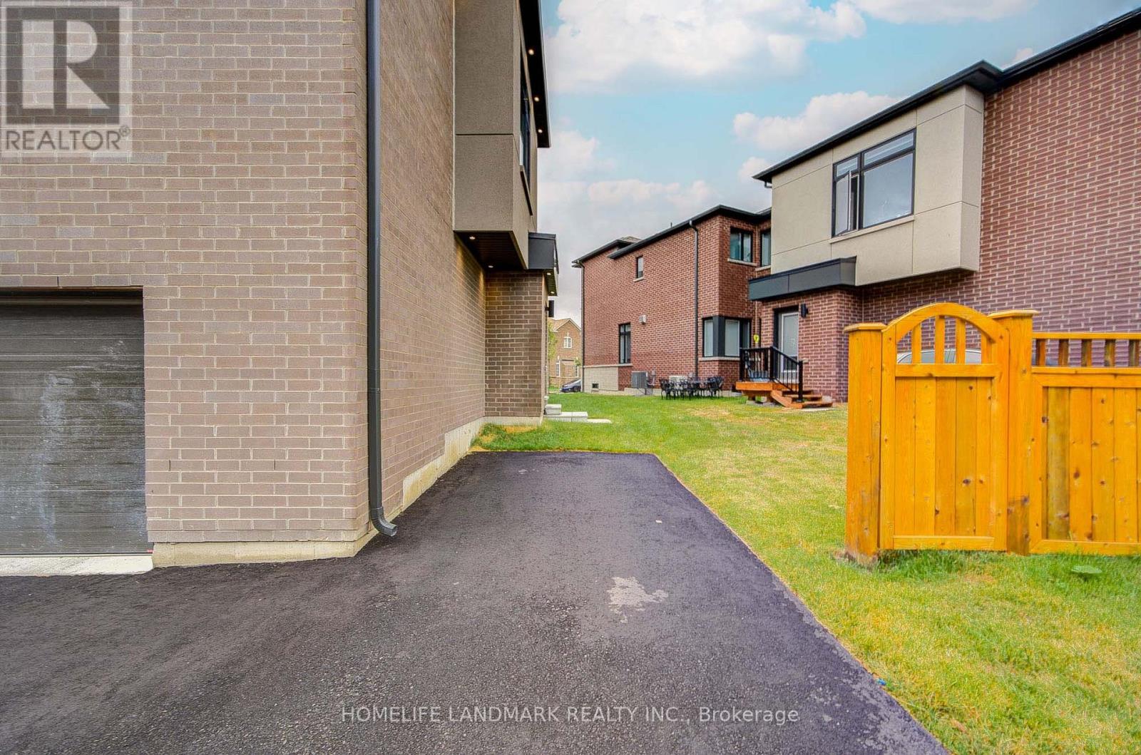 Coach House - 33 Golden Fern Street, Markham, Ontario  L6B 0V3 - Photo 16 - N12526356