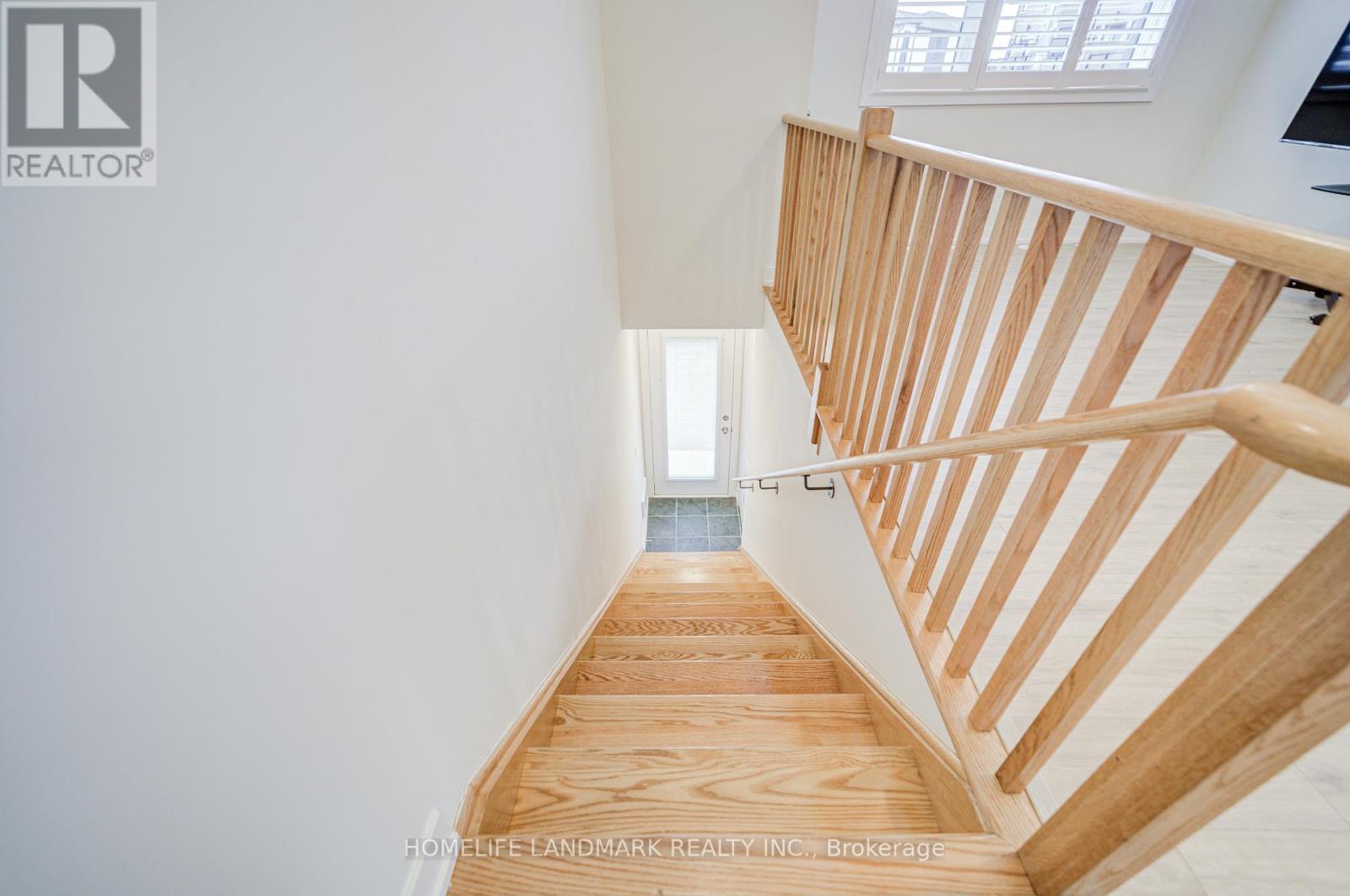 Coach House - 33 Golden Fern Street, Markham, Ontario  L6B 0V3 - Photo 2 - N12526356