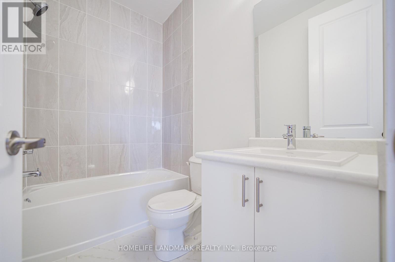 Coach House - 33 Golden Fern Street, Markham, Ontario  L6B 0V3 - Photo 3 - N12526356