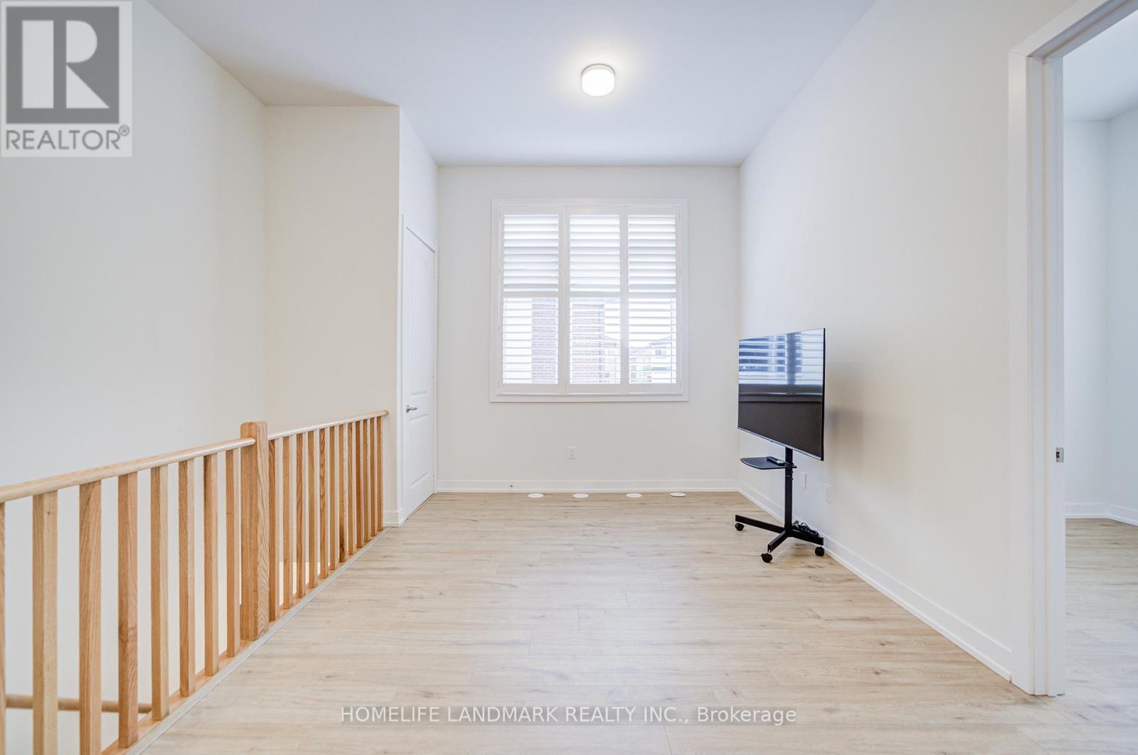 Coach House - 33 Golden Fern Street, Markham, Ontario  L6B 0V3 - Photo 5 - N12526356