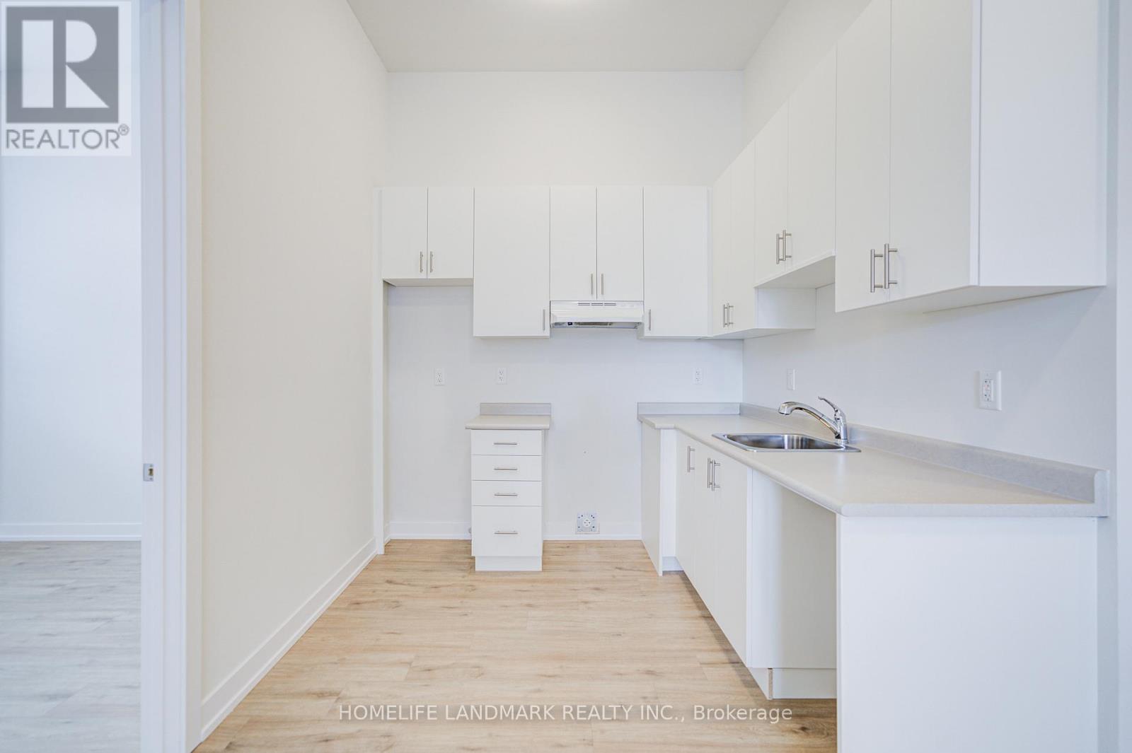 Coach House - 33 Golden Fern Street, Markham, Ontario  L6B 0V3 - Photo 8 - N12526356