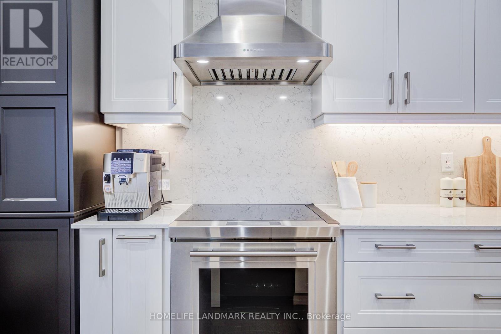 Main House - 33 Golden Fern Street, Markham, Ontario  L6B 0V3 - Photo 13 - N12526360