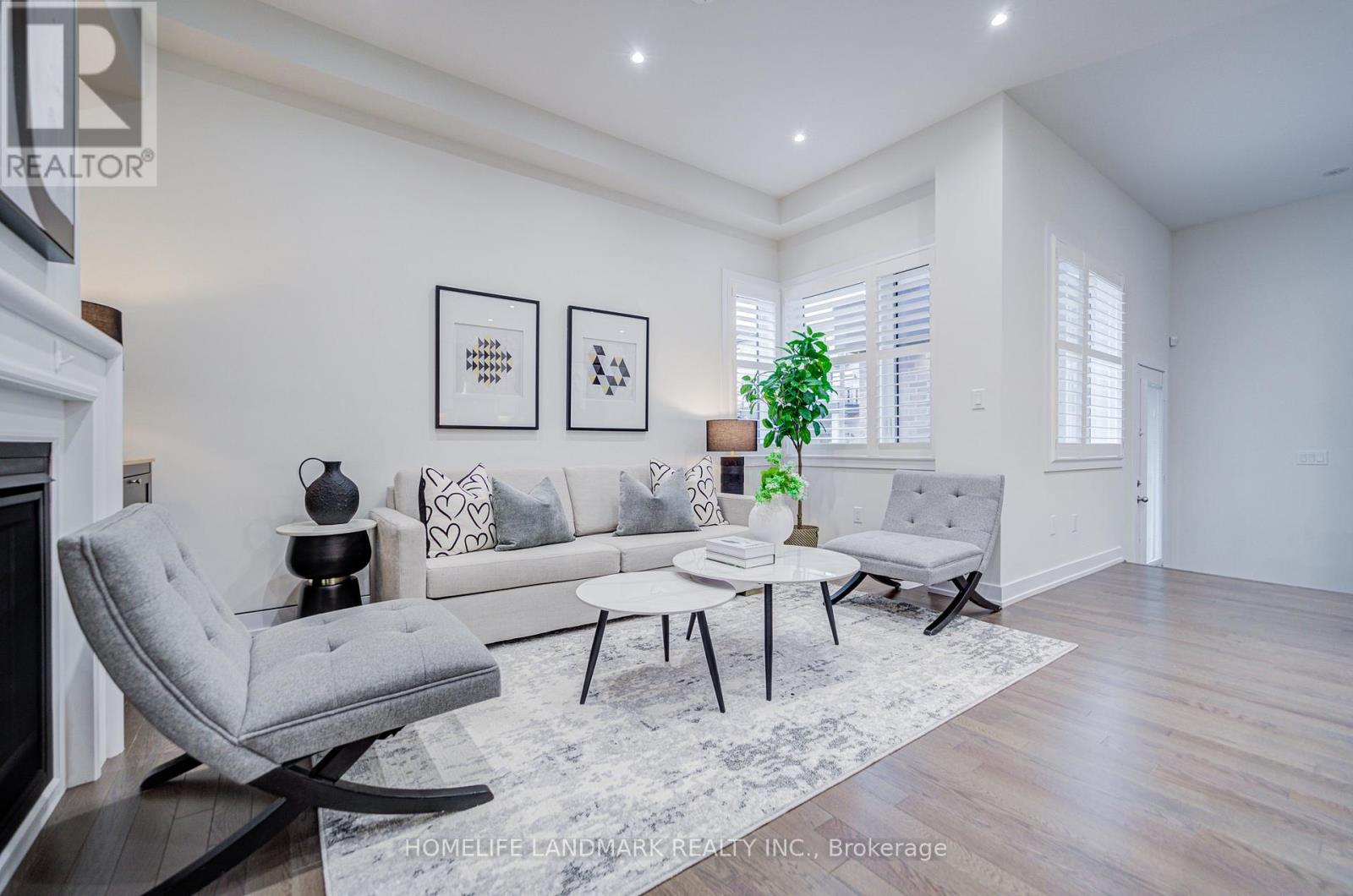 Main House - 33 Golden Fern Street, Markham, Ontario  L6B 0V3 - Photo 4 - N12526360