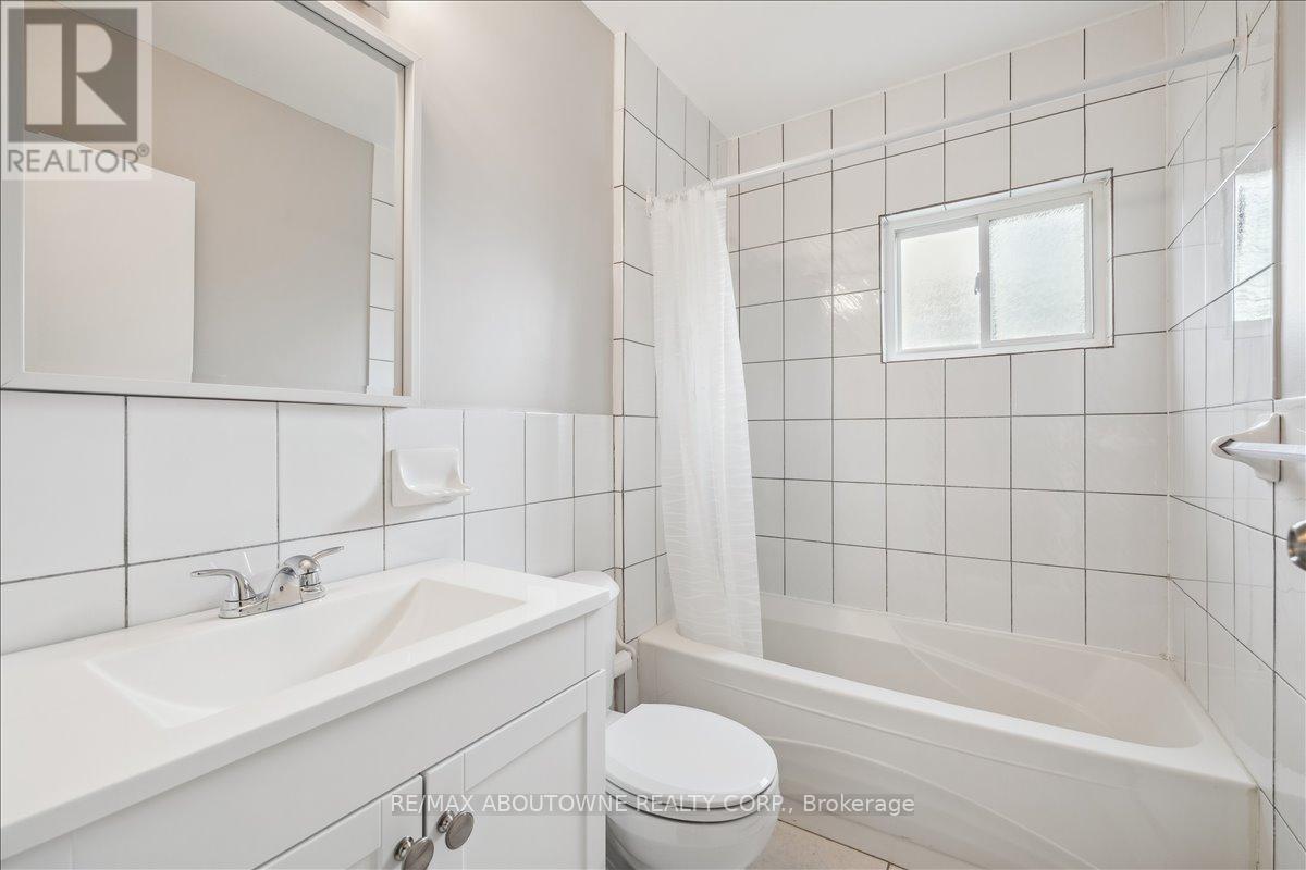 1 - 2350 Queensway Drive, Burlington, Ontario  L7R 3T3 - Photo 24 - W12526372