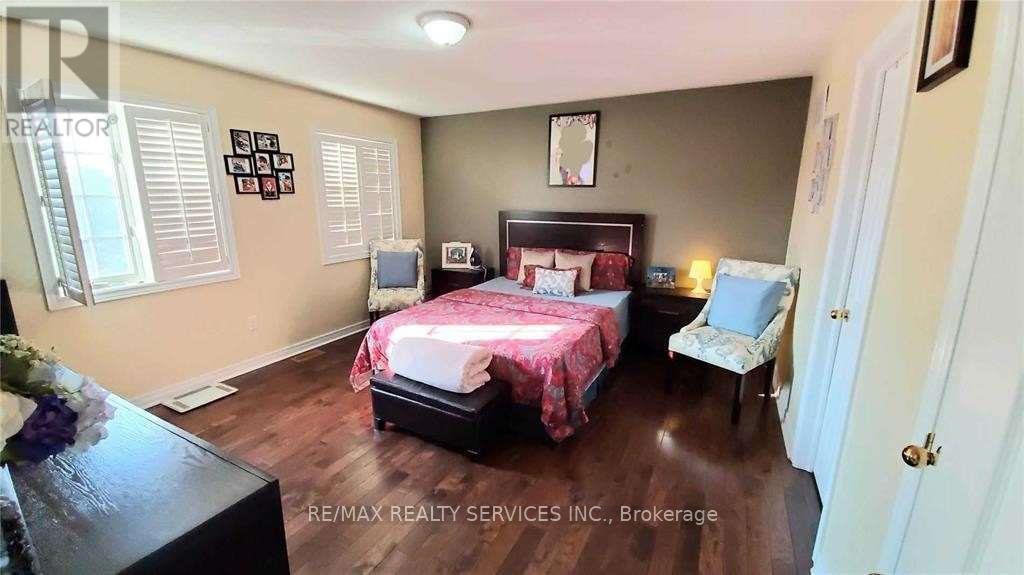 3 Lexington Road, Brampton, Ontario L6P 2A9 - Photo 6 - W12526374