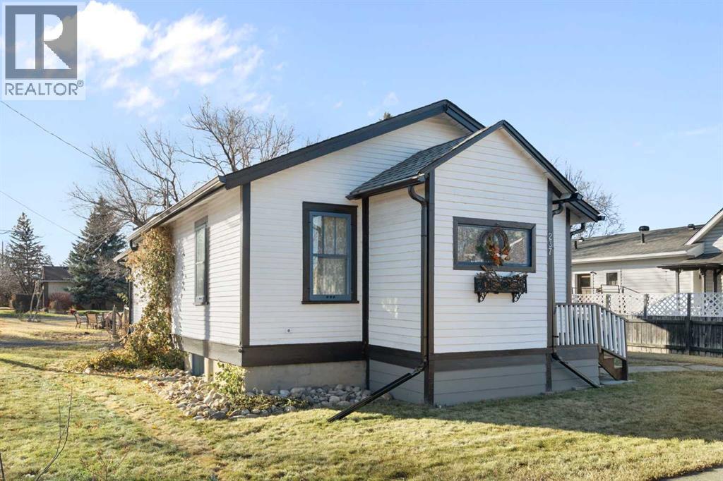 237 6 Avenue Se, High River, Alberta  T1V 1H3 - Photo 4 - A2268488