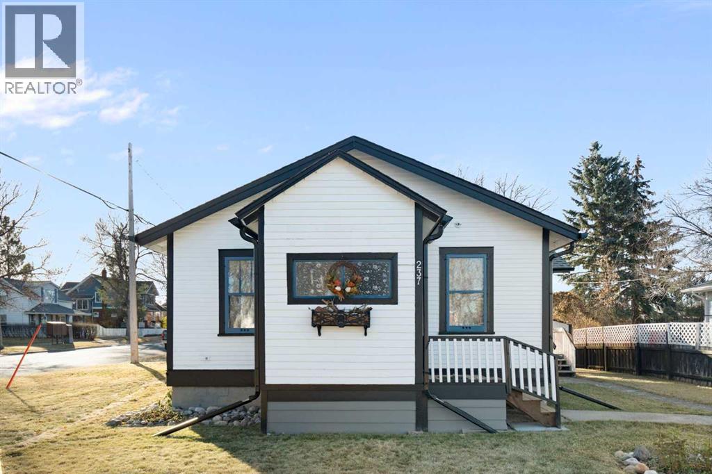 237 6 Avenue Se, High River, Alberta  T1V 1H3 - Photo 3 - A2268488