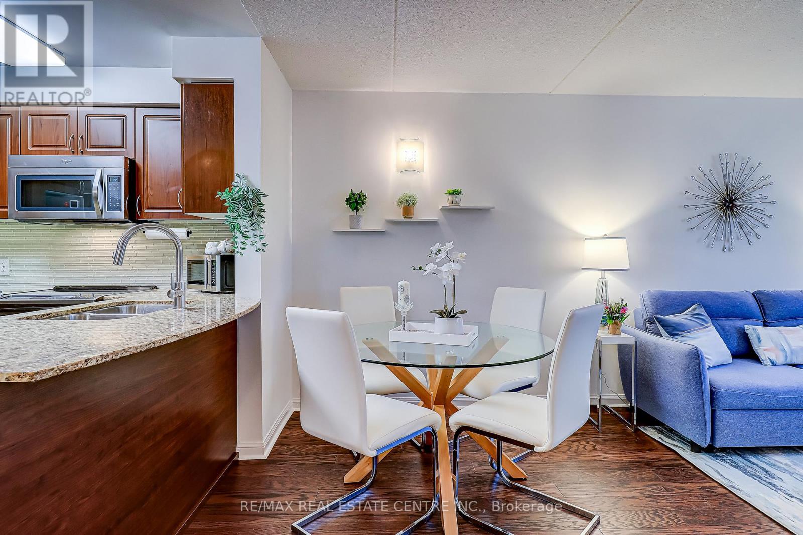 216 - 50 Via Rosedale Way, Brampton, Ontario  L6R 3Z7 - Photo 5 - W12526382