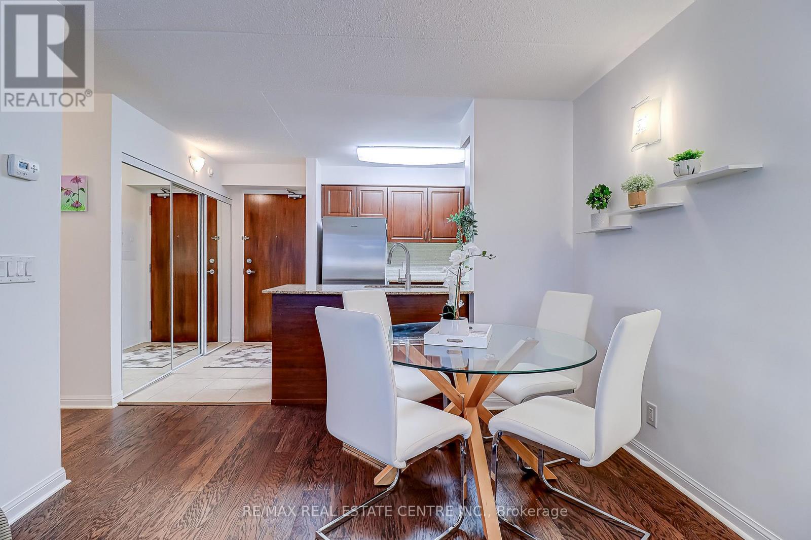 216 - 50 Via Rosedale Way, Brampton, Ontario  L6R 3Z7 - Photo 7 - W12526382