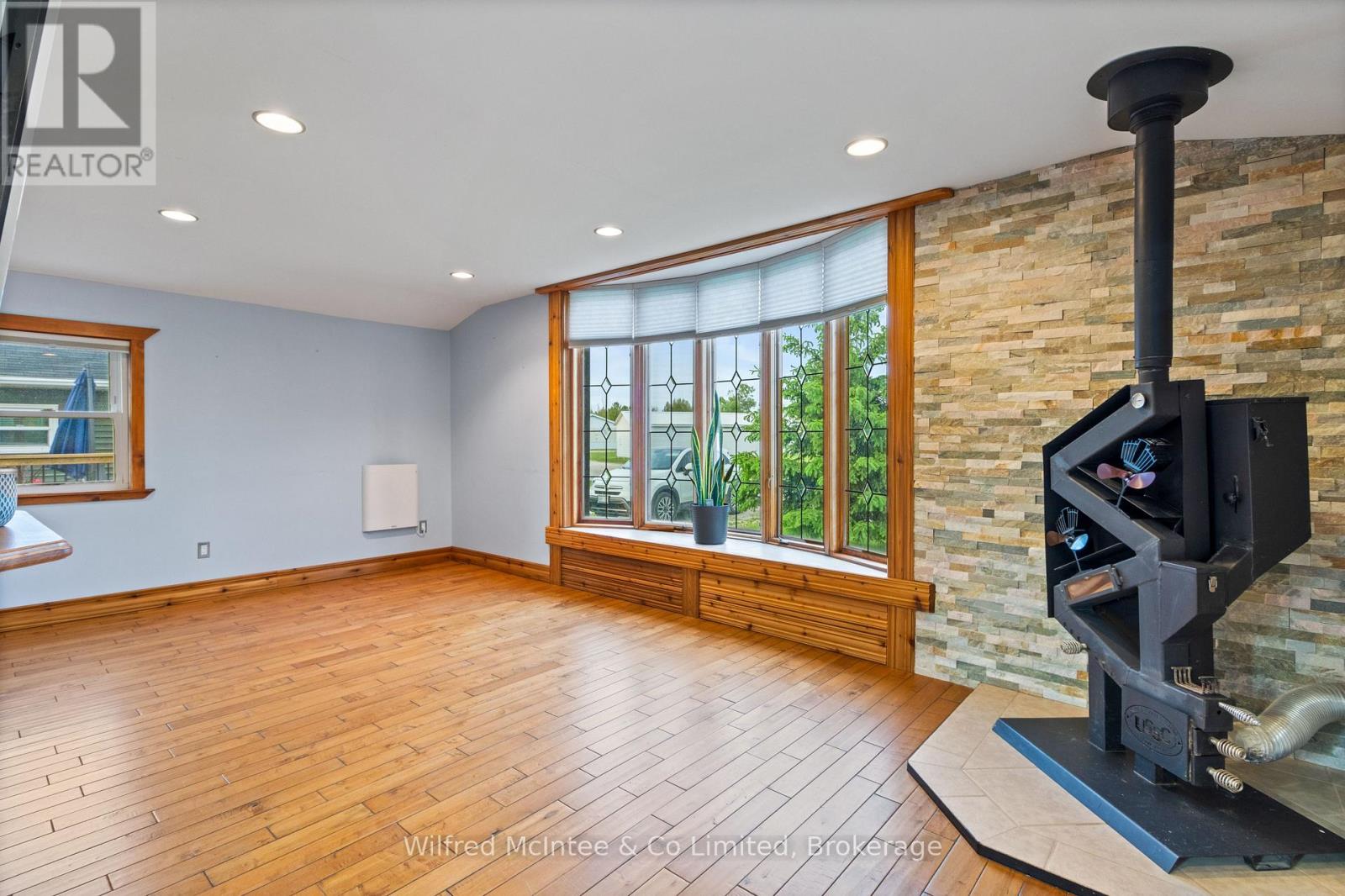 48 Maplewood Boulevard, Kincardine, Ontario  N0G 2T0 - Photo 14 - X12526404