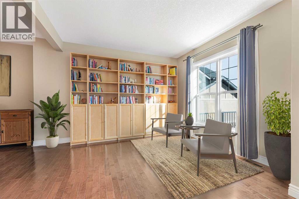 Property at 10 Tusslewood Heights NW image 3