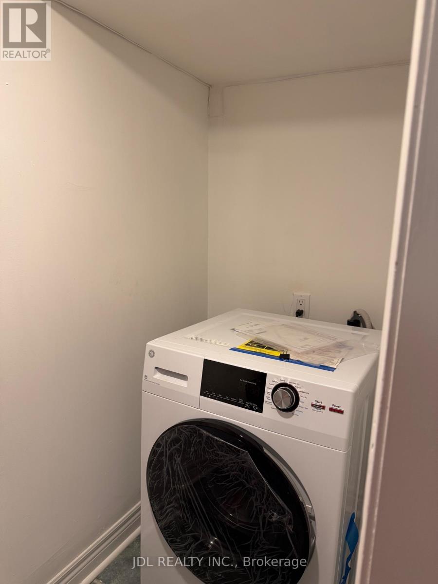 5 English Garden Way, Toronto, Ontario  M2M 4M4 - Photo 23 - C12526394