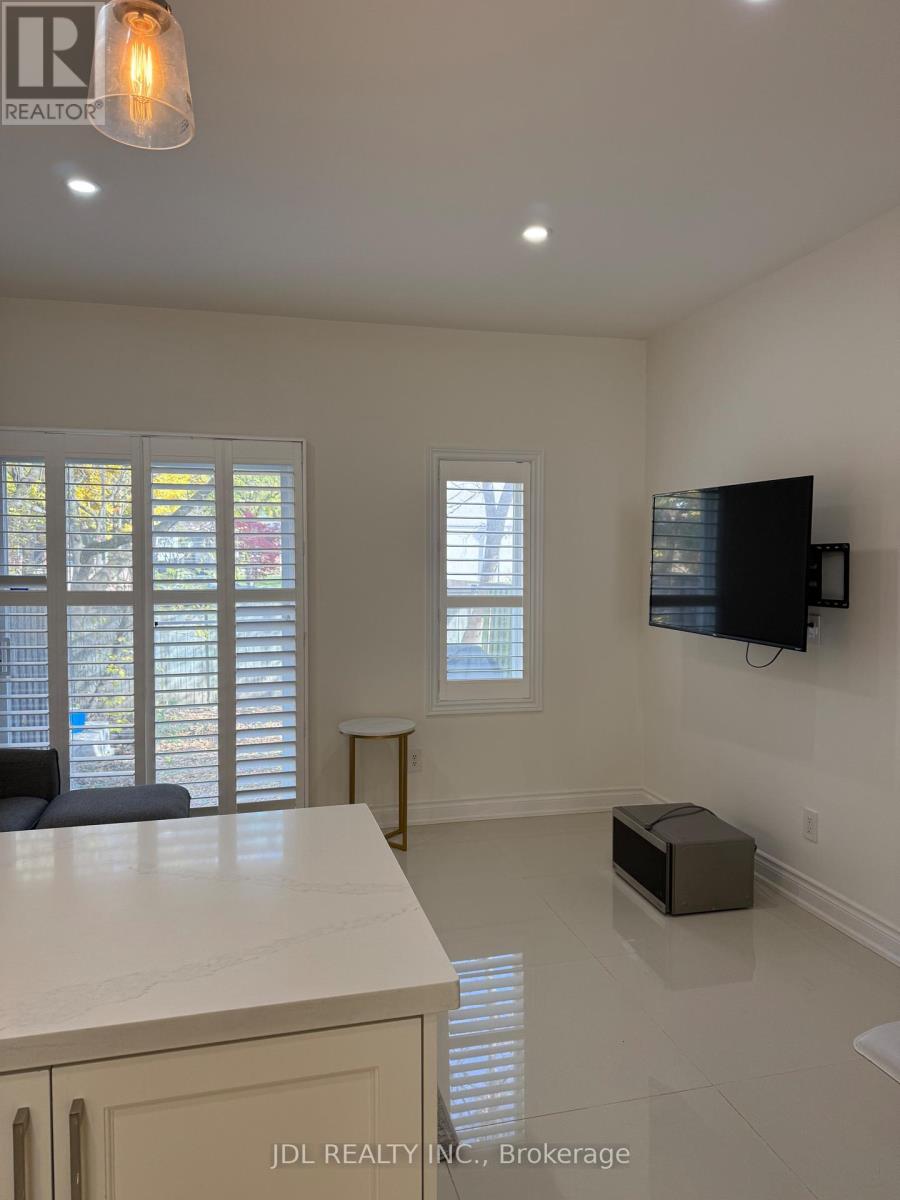 5 English Garden Way, Toronto, Ontario  M2M 4M4 - Photo 6 - C12526394