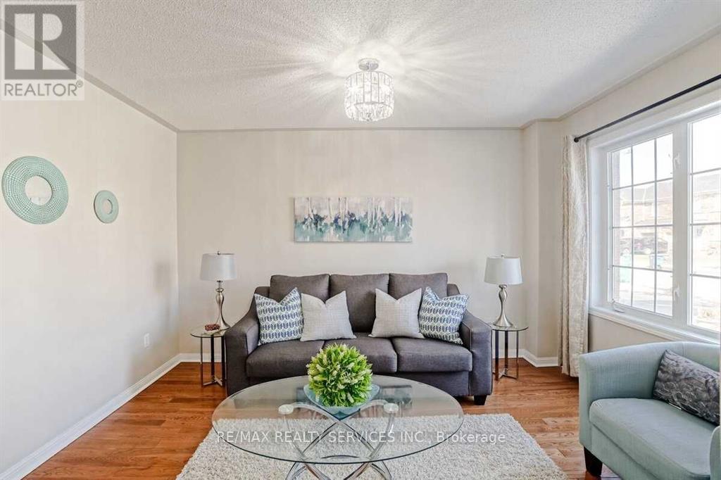 65 Tianalee Crescent, Brampton, Ontario L7A 2X4 - Photo 3 - W12526390