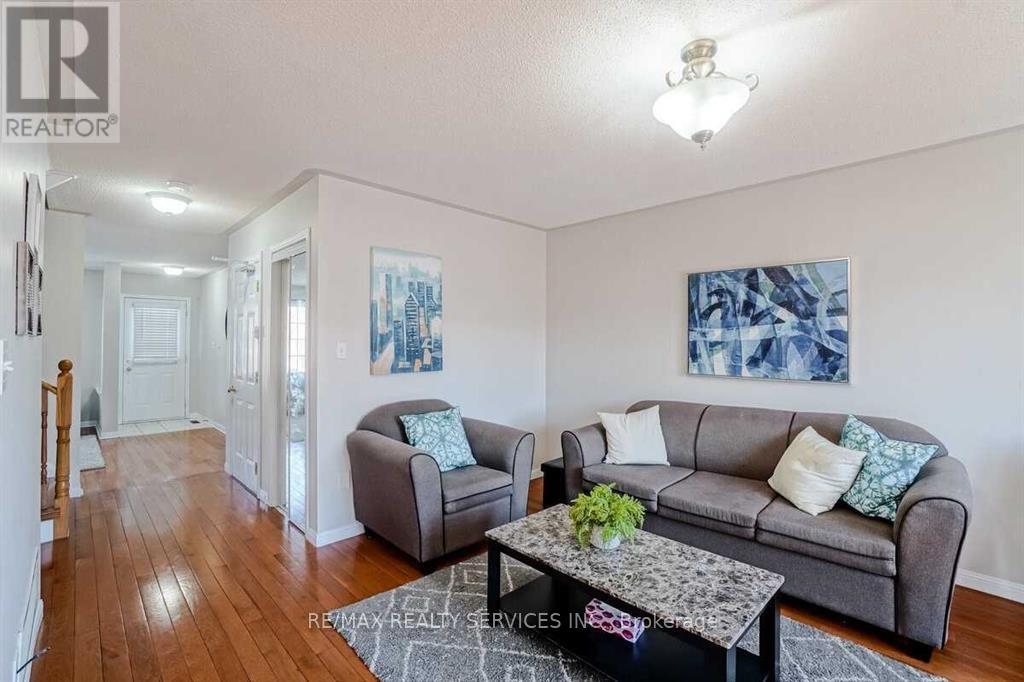 65 Tianalee Crescent, Brampton, Ontario L7A 2X4 - Photo 4 - W12526390