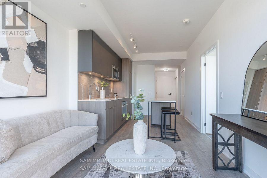 220 Missinnihe Way, Mississauga, Ontario  L5H 0A9 - Photo 10 - W12526396