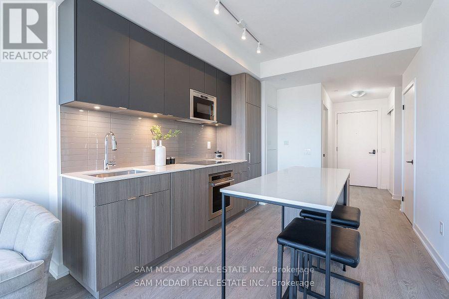 220 Missinnihe Way, Mississauga, Ontario  L5H 0A9 - Photo 5 - W12526396