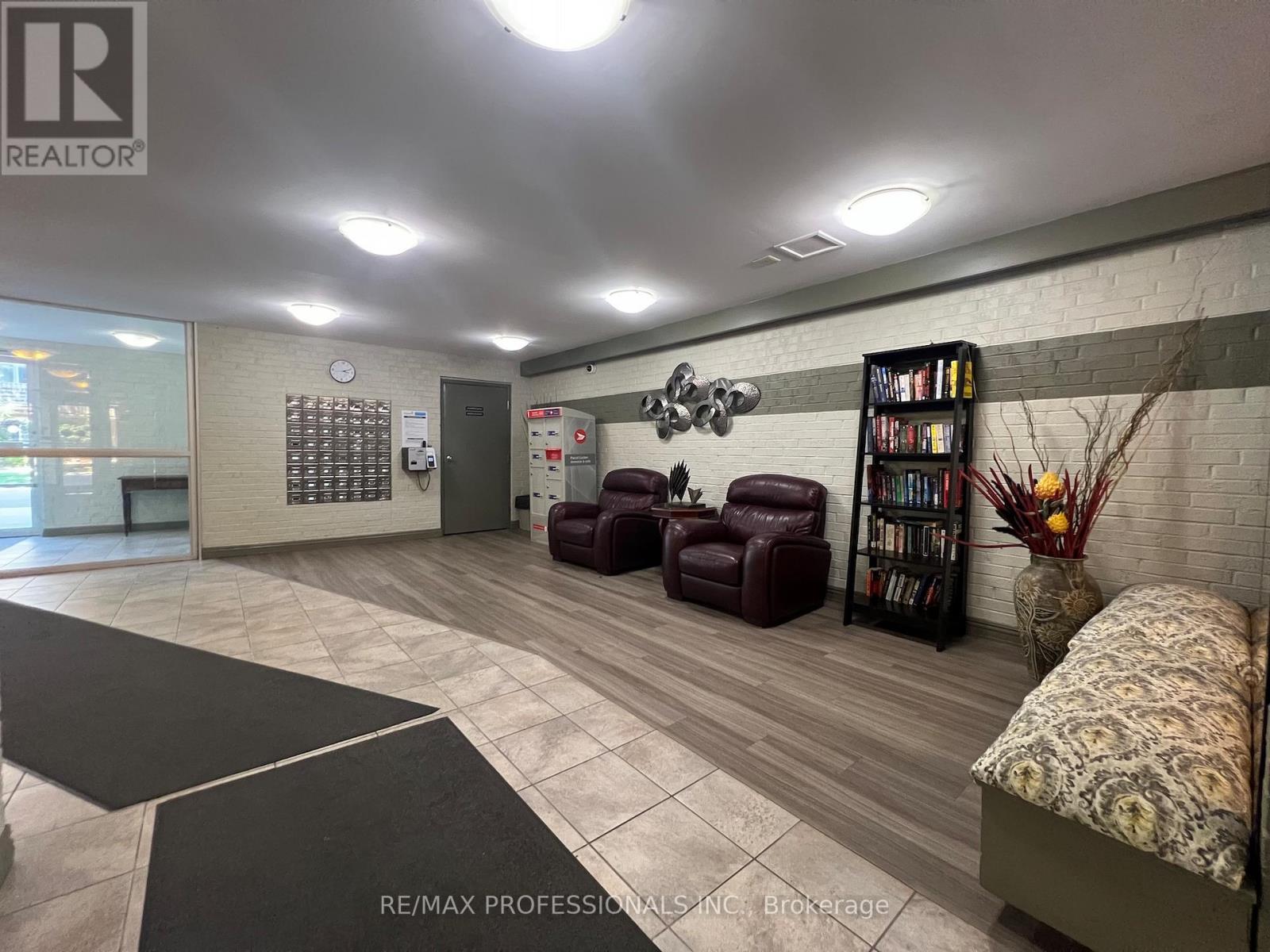 601 - 1102 Jalna Boulevard, London South, Ontario  N6E 1X8 - Photo 4 - X12526398