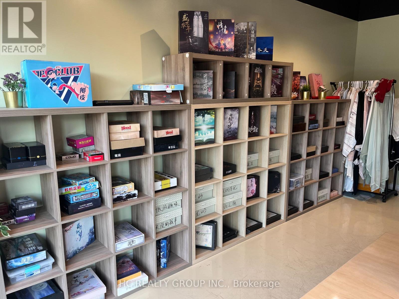 10 - 875 Main Street W, Hamilton, Ontario  L8S 4P9 - Photo 2 - X12526400