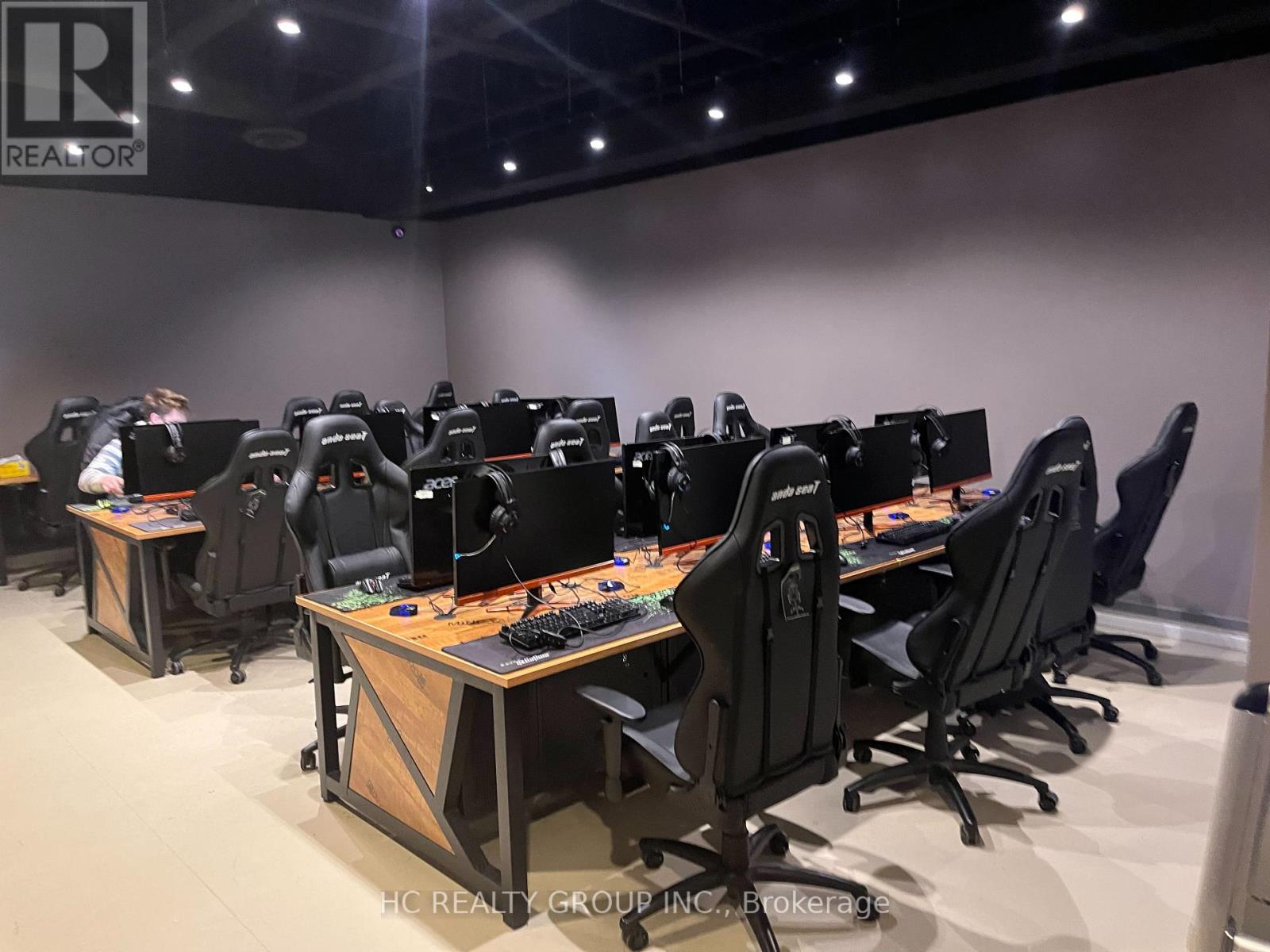 10 - 875 Main Street W, Hamilton, Ontario  L8S 4P9 - Photo 5 - X12526400