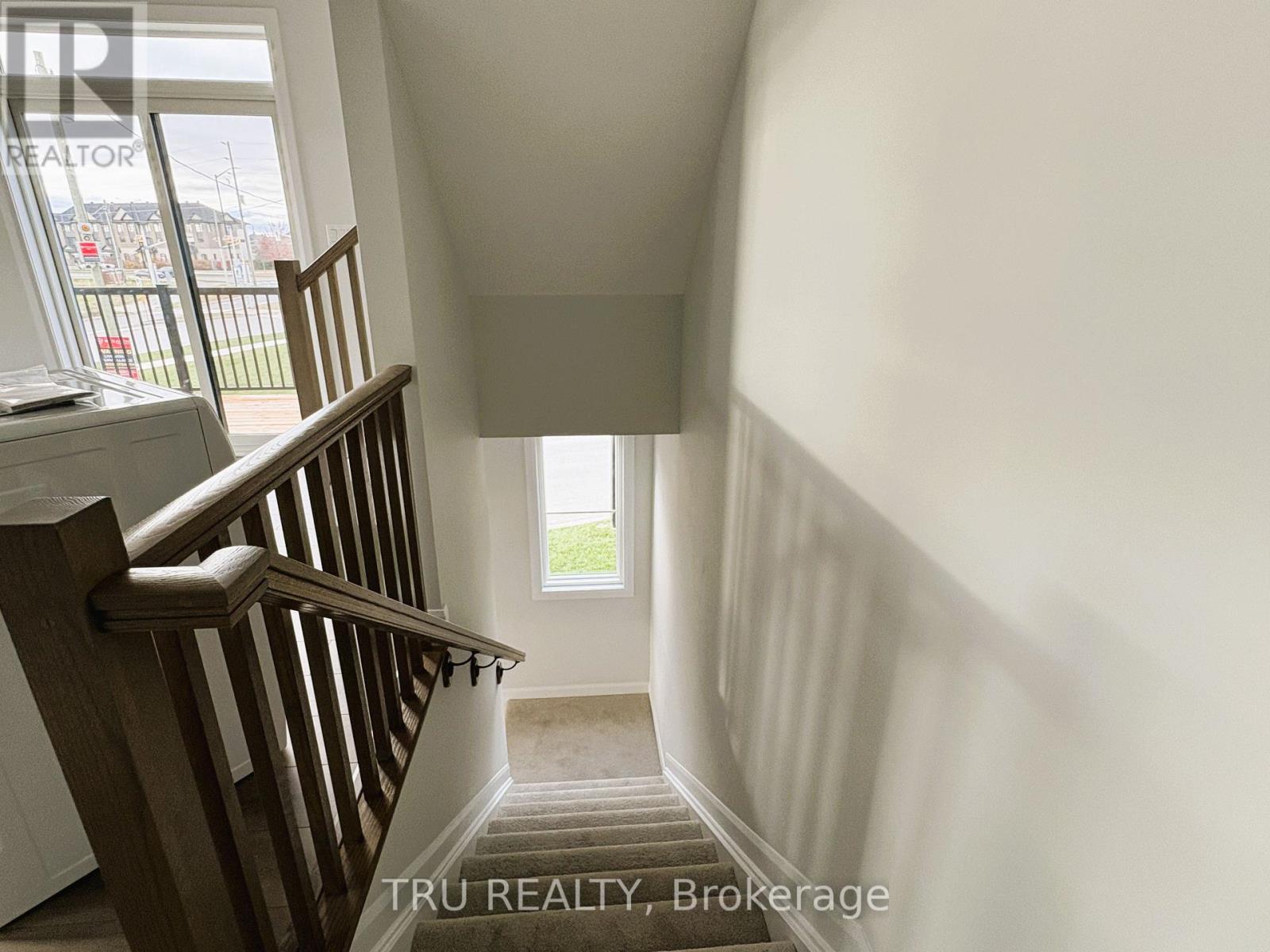 324 Clearpath Private, Ottawa, Ontario K2T 0S6 - Photo 10 - X12526410