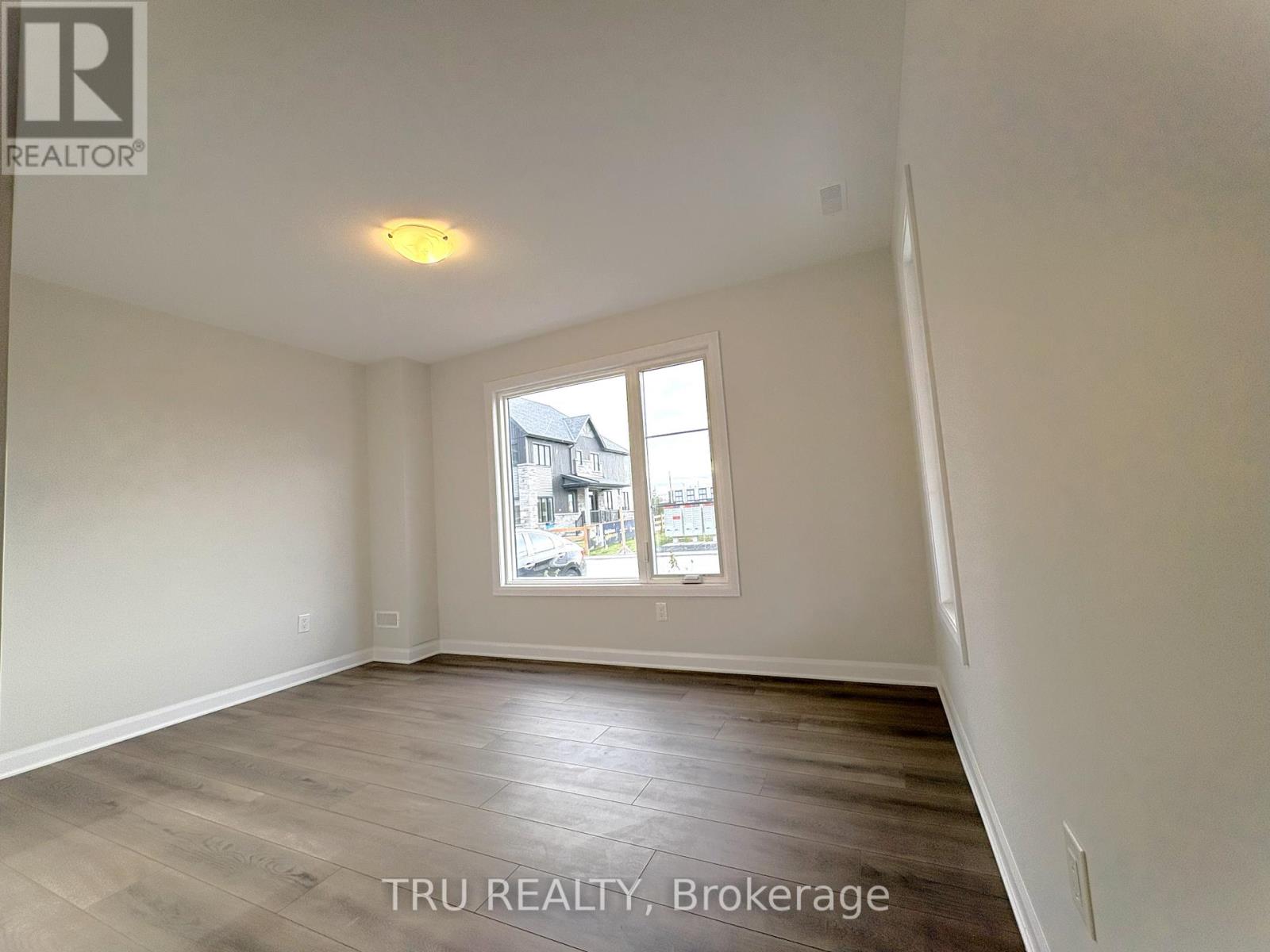 324 Clearpath Private, Ottawa, Ontario K2T 0S6 - Photo 5 - X12526410