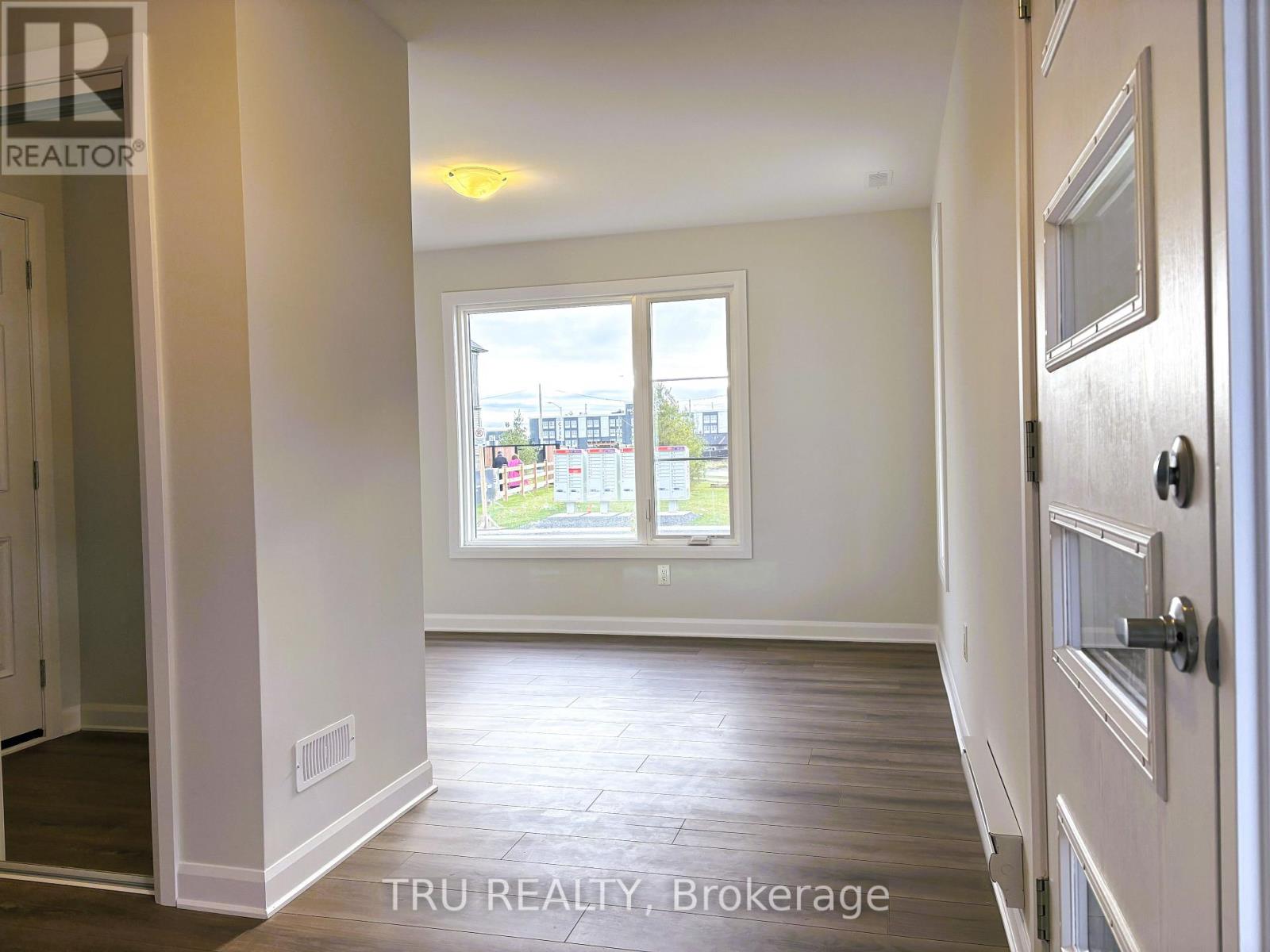 324 Clearpath Private, Ottawa, Ontario K2T 0S6 - Photo 6 - X12526410