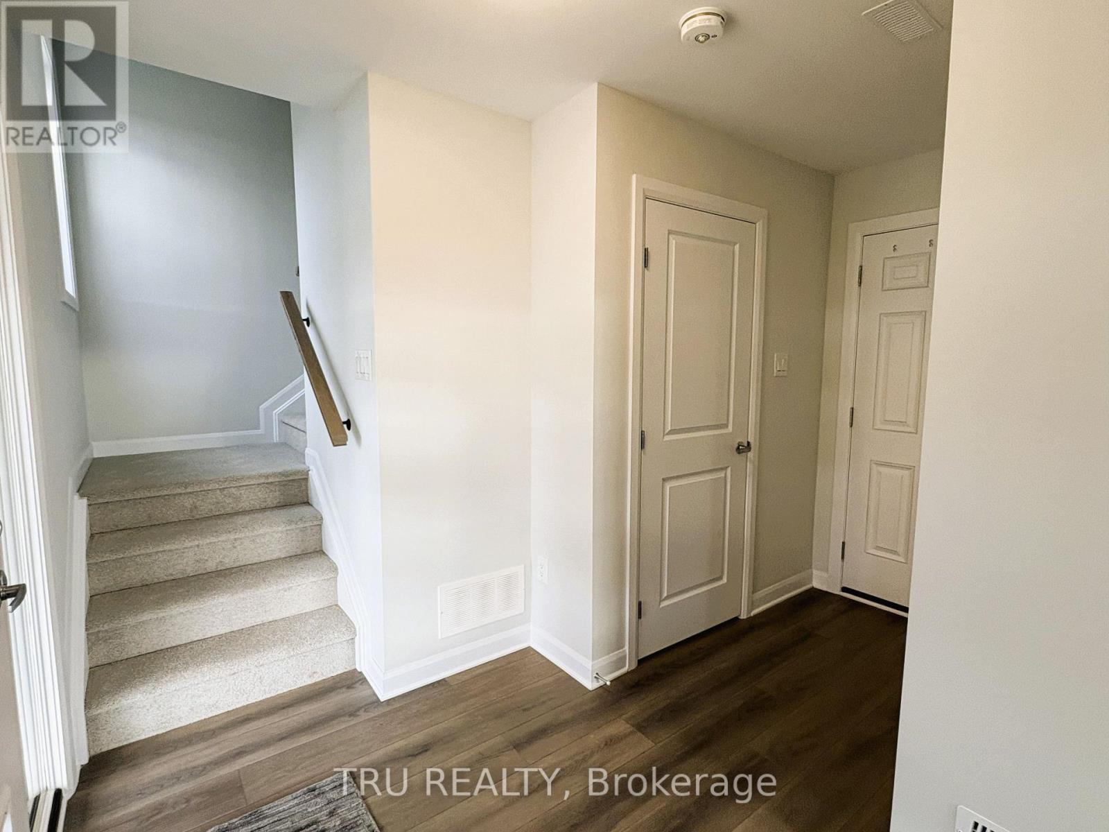 324 Clearpath Private, Ottawa, Ontario K2T 0S6 - Photo 9 - X12526410