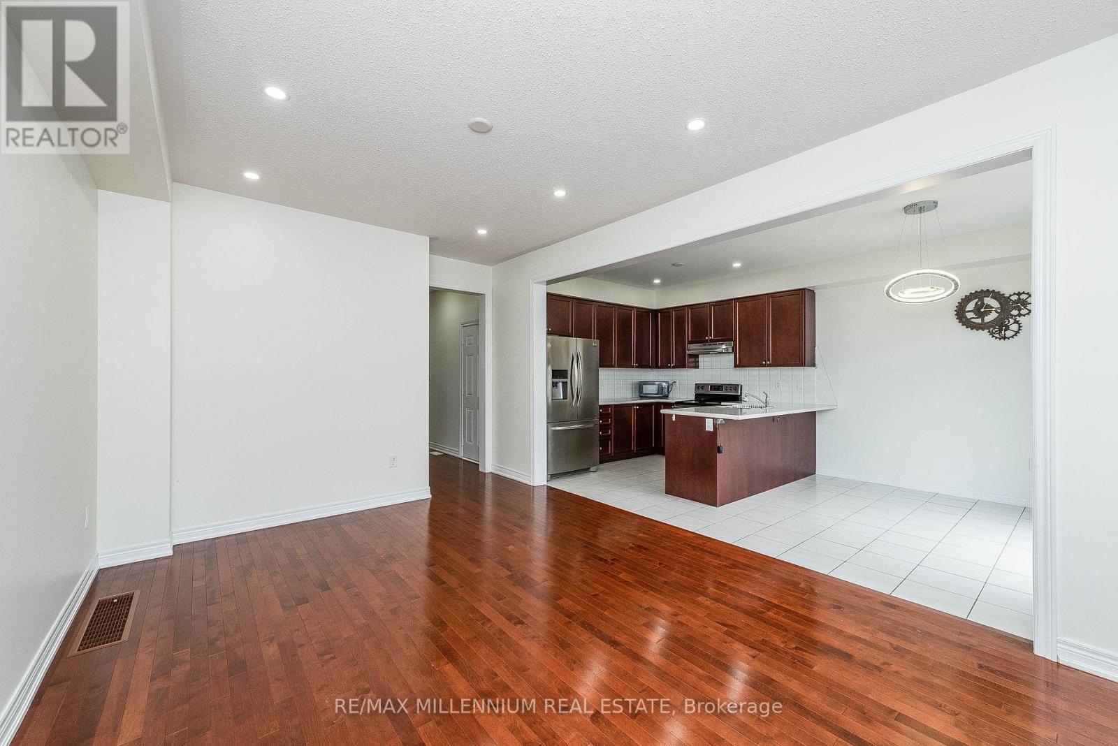 180 Pelee Avenue, Vaughan, Ontario  L4H 3Z9 - Photo 10 - N12526414