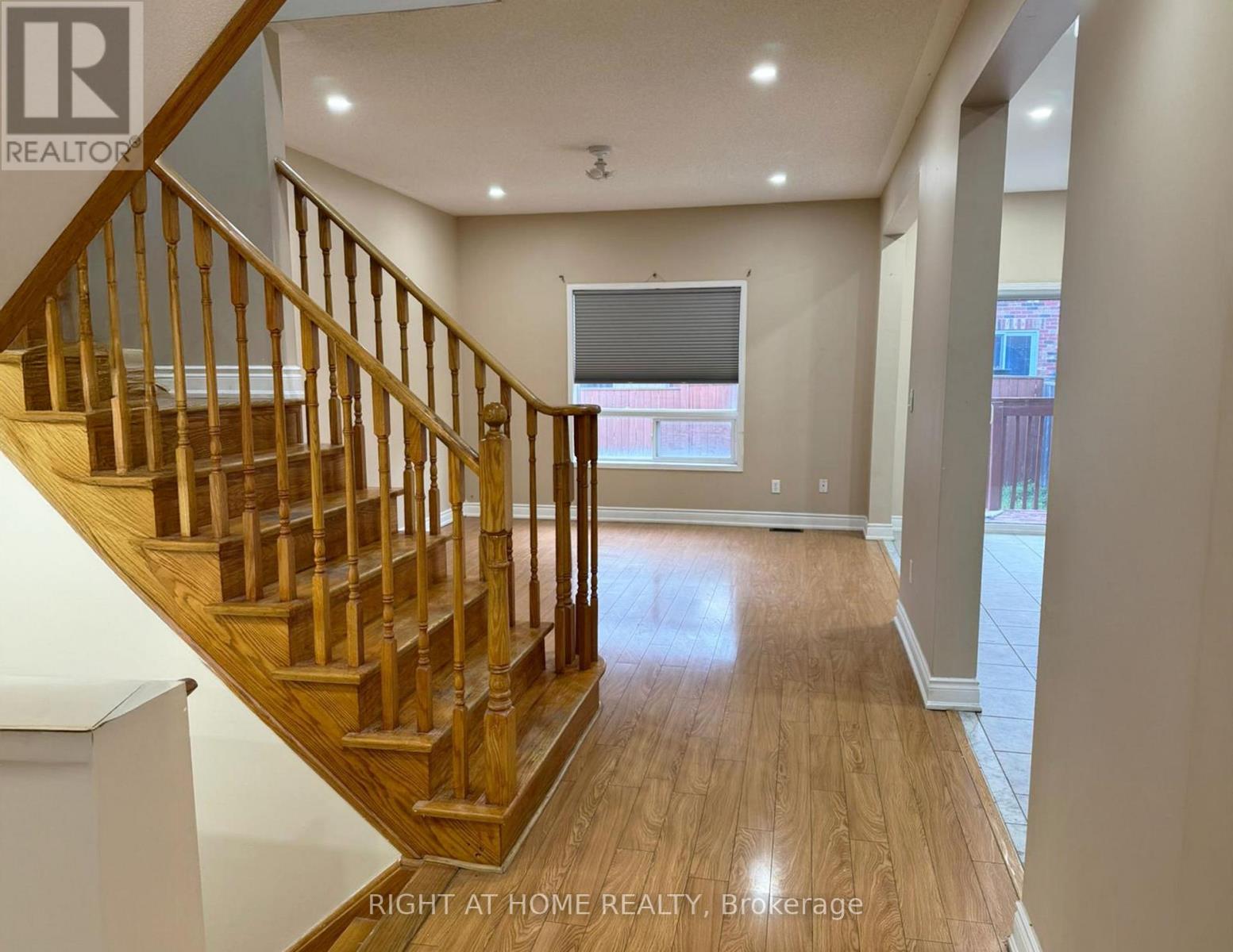 50 Commodore Drive, Brampton, Ontario L6X 0S7 - Photo 4 - W12513156