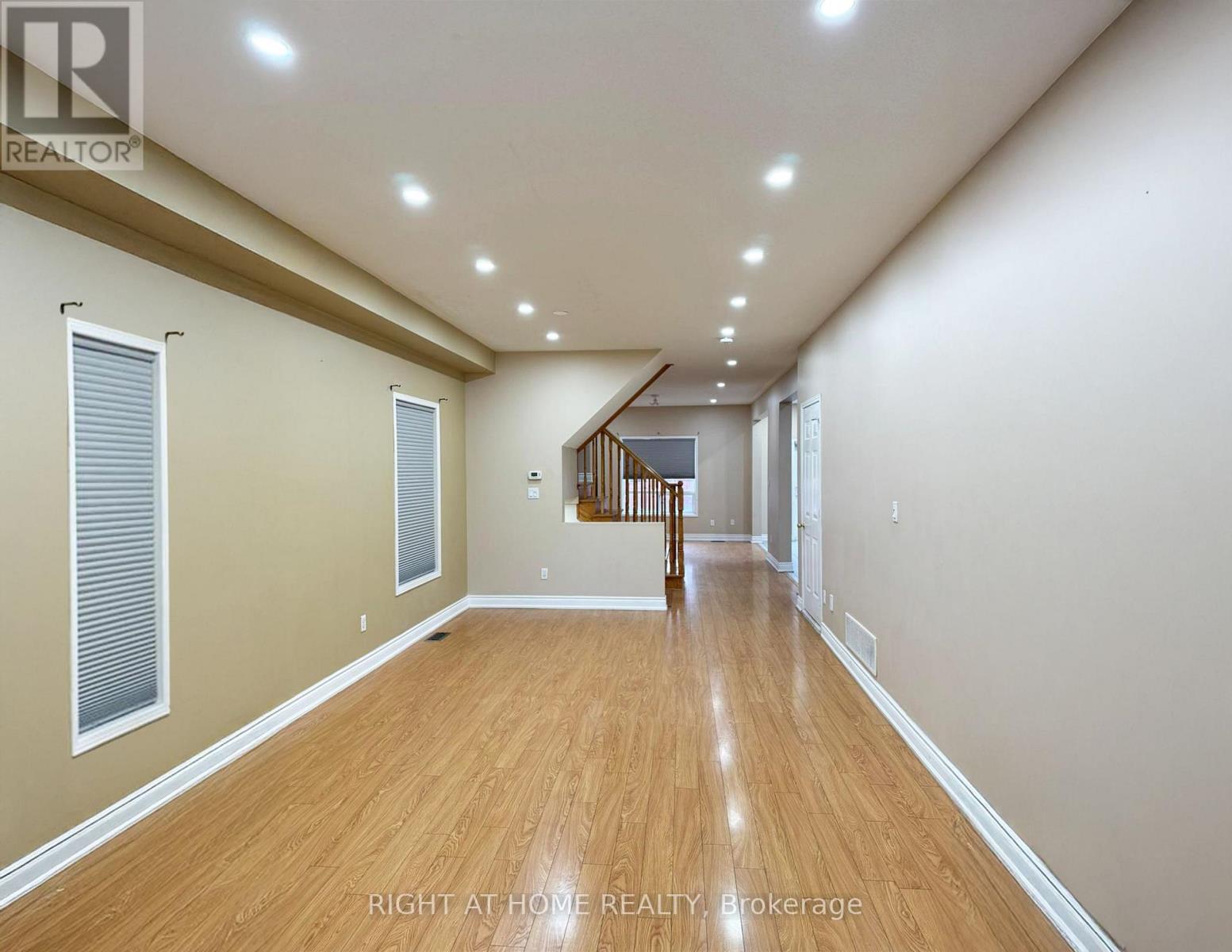 50 Commodore Drive, Brampton, Ontario L6X 0S7 - Photo 3 - W12513156