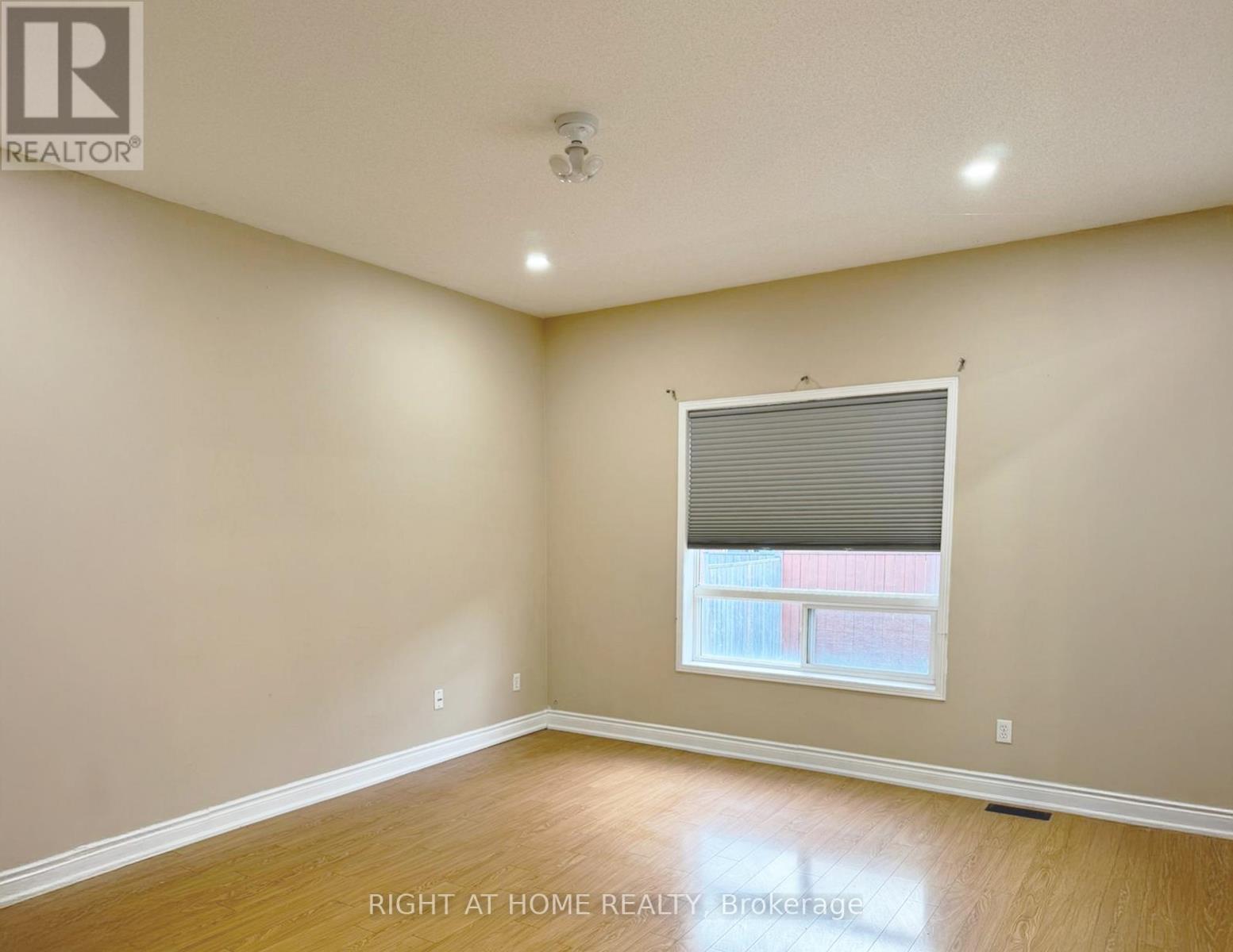 50 Commodore Drive, Brampton, Ontario L6X 0S7 - Photo 5 - W12513156