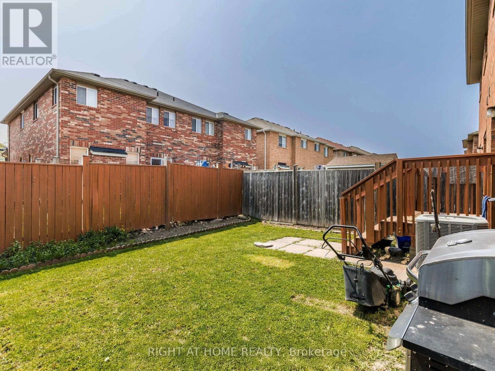 50 Commodore Drive, Brampton, Ontario L6X 0S7 - Photo 18 - W12513156