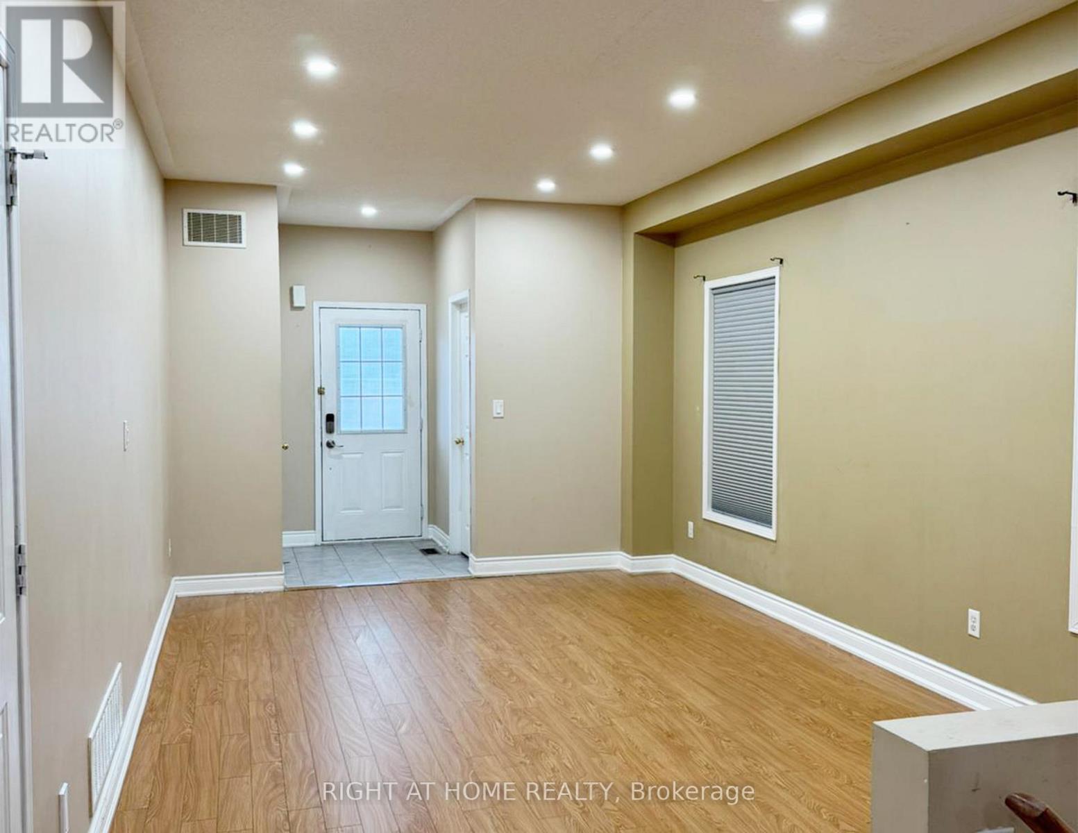 50 Commodore Drive, Brampton, Ontario L6X 0S7 - Photo 6 - W12513156