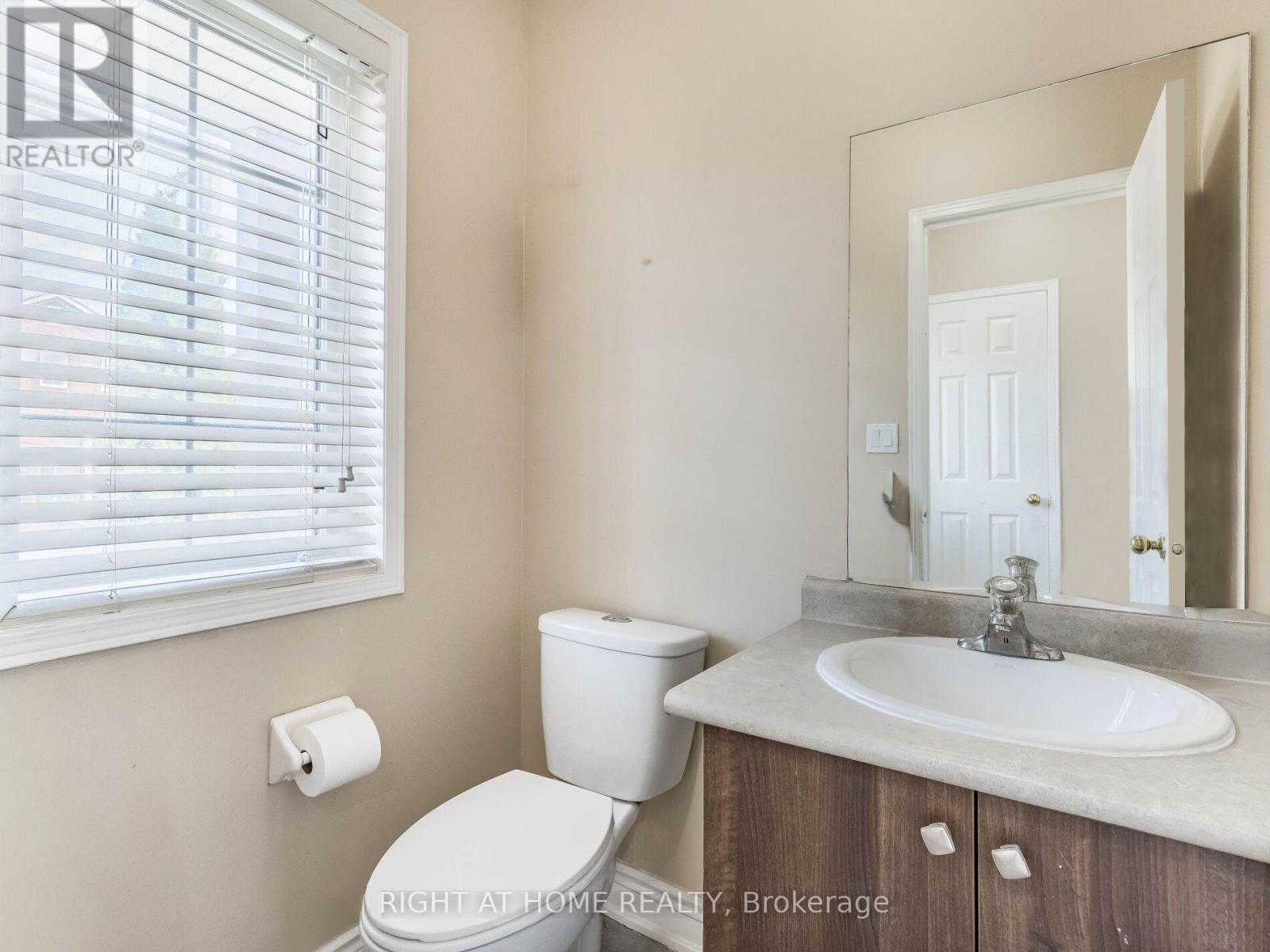 50 Commodore Drive, Brampton, Ontario L6X 0S7 - Photo 9 - W12513156