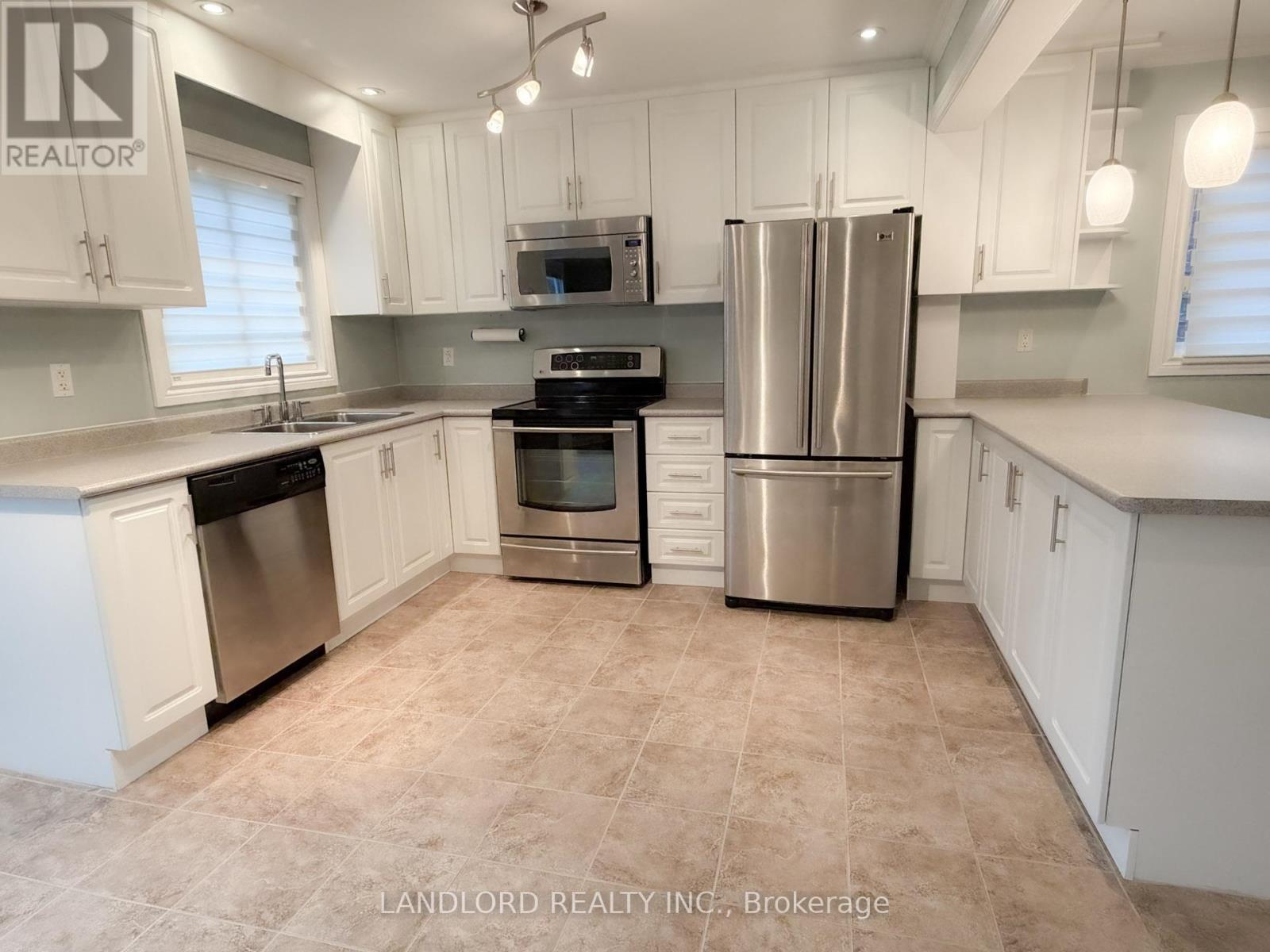 21 Raspberry Road, Toronto, Ontario  M1B 4V7 - Photo 2 - E12526432