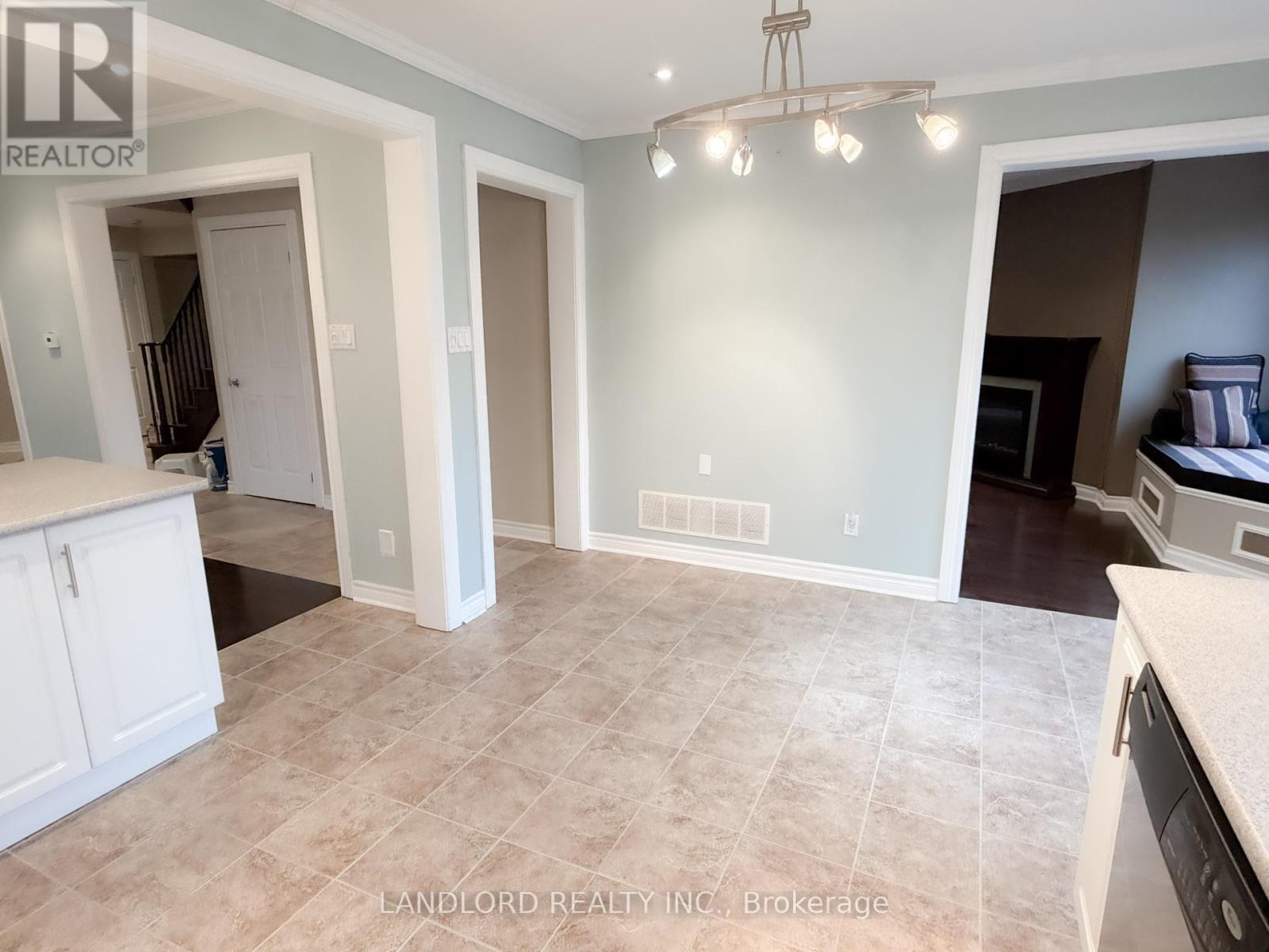 21 Raspberry Road, Toronto, Ontario  M1B 4V7 - Photo 4 - E12526432