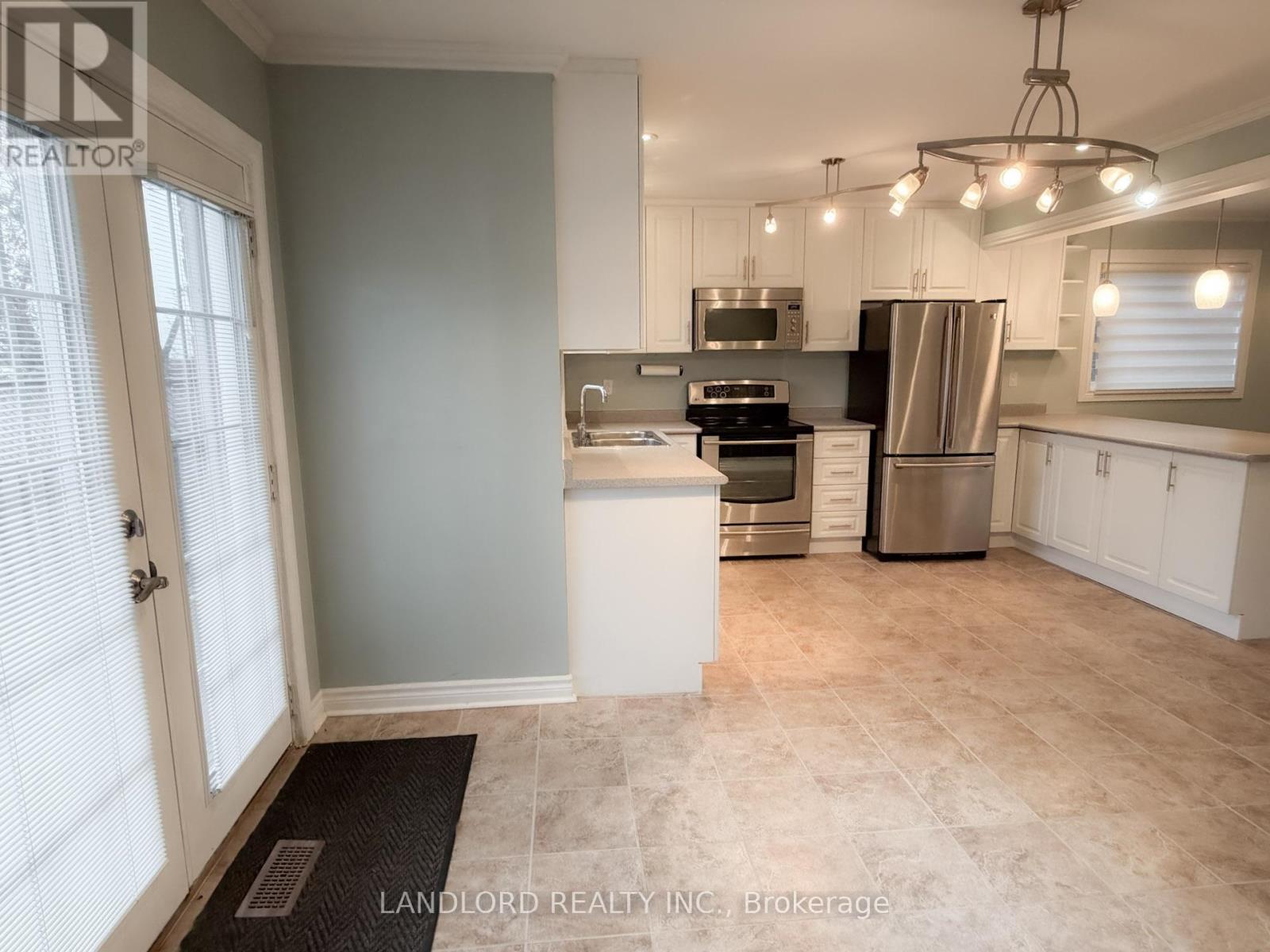 21 Raspberry Road, Toronto, Ontario  M1B 4V7 - Photo 6 - E12526432